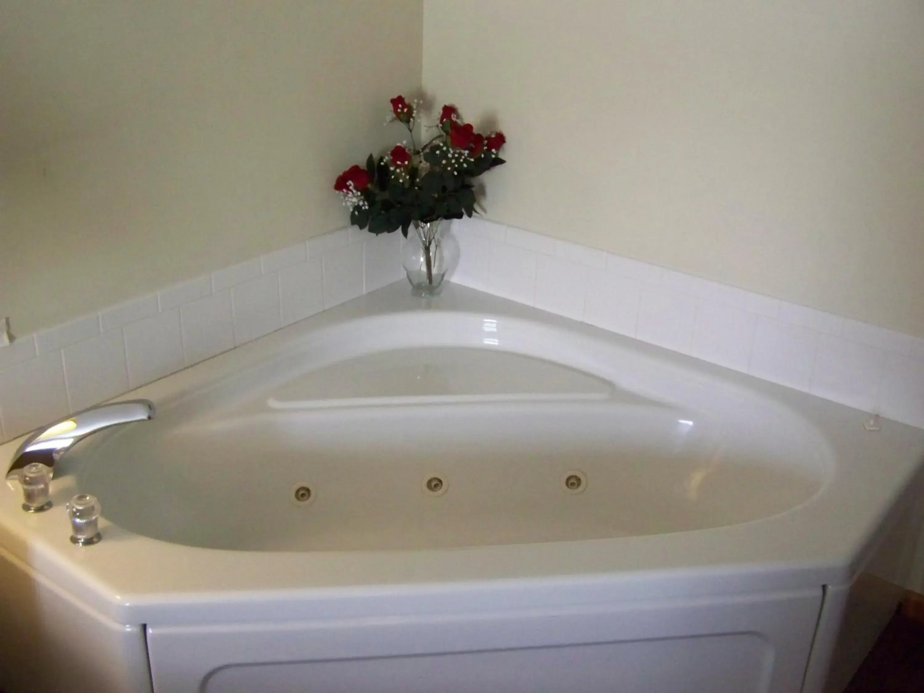 King Room with Spa Bath - Non-Smoking in Brook Pointe Resort King Room with Spa Bath - Non-Smoking in Brook Pointe Resort