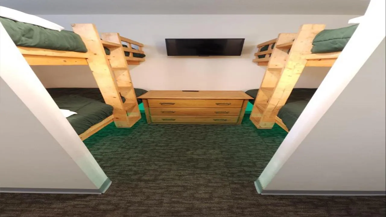 Bedroom, Bed in Brook Pointe Resort