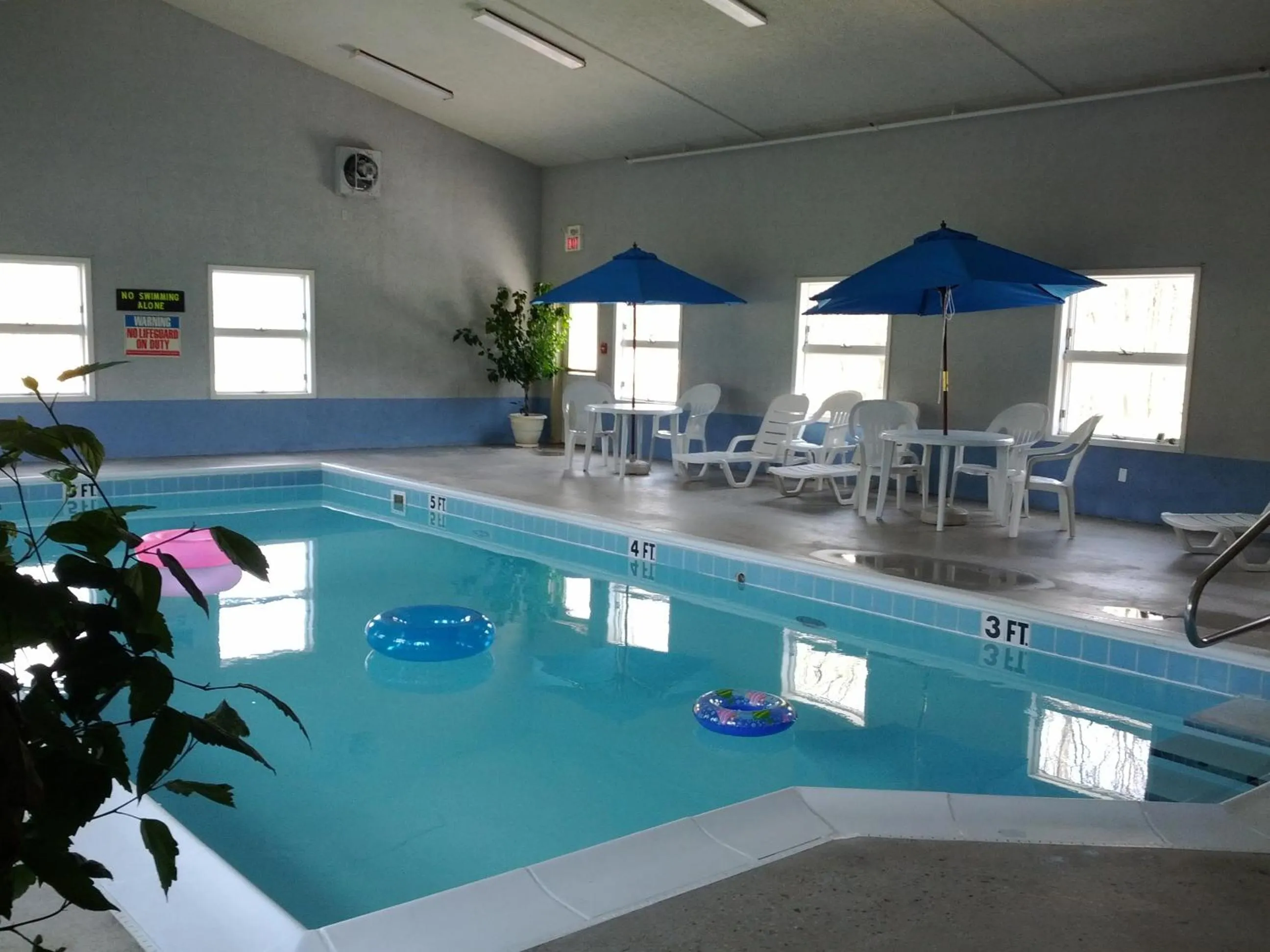 Swimming pool in Brook Pointe Resort