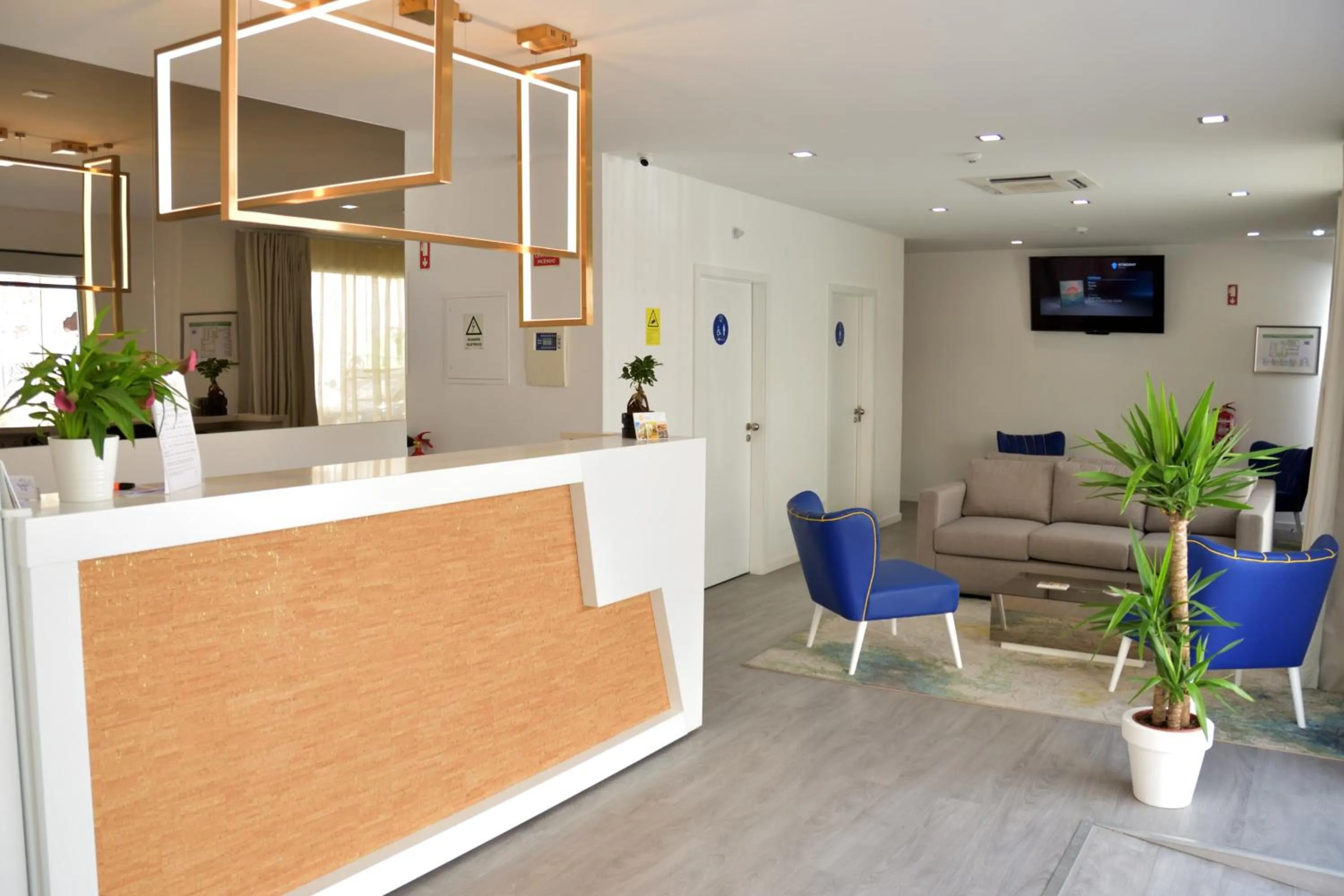 Communal lounge/ TV room in Hotel Sol Algarve by Kavia