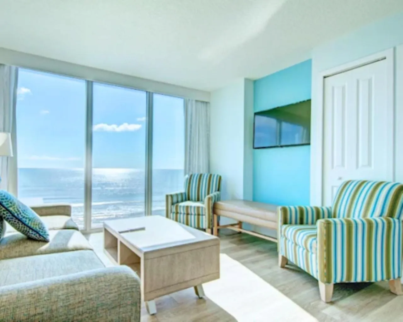 Living room in Grand Seas by Exploria Resorts