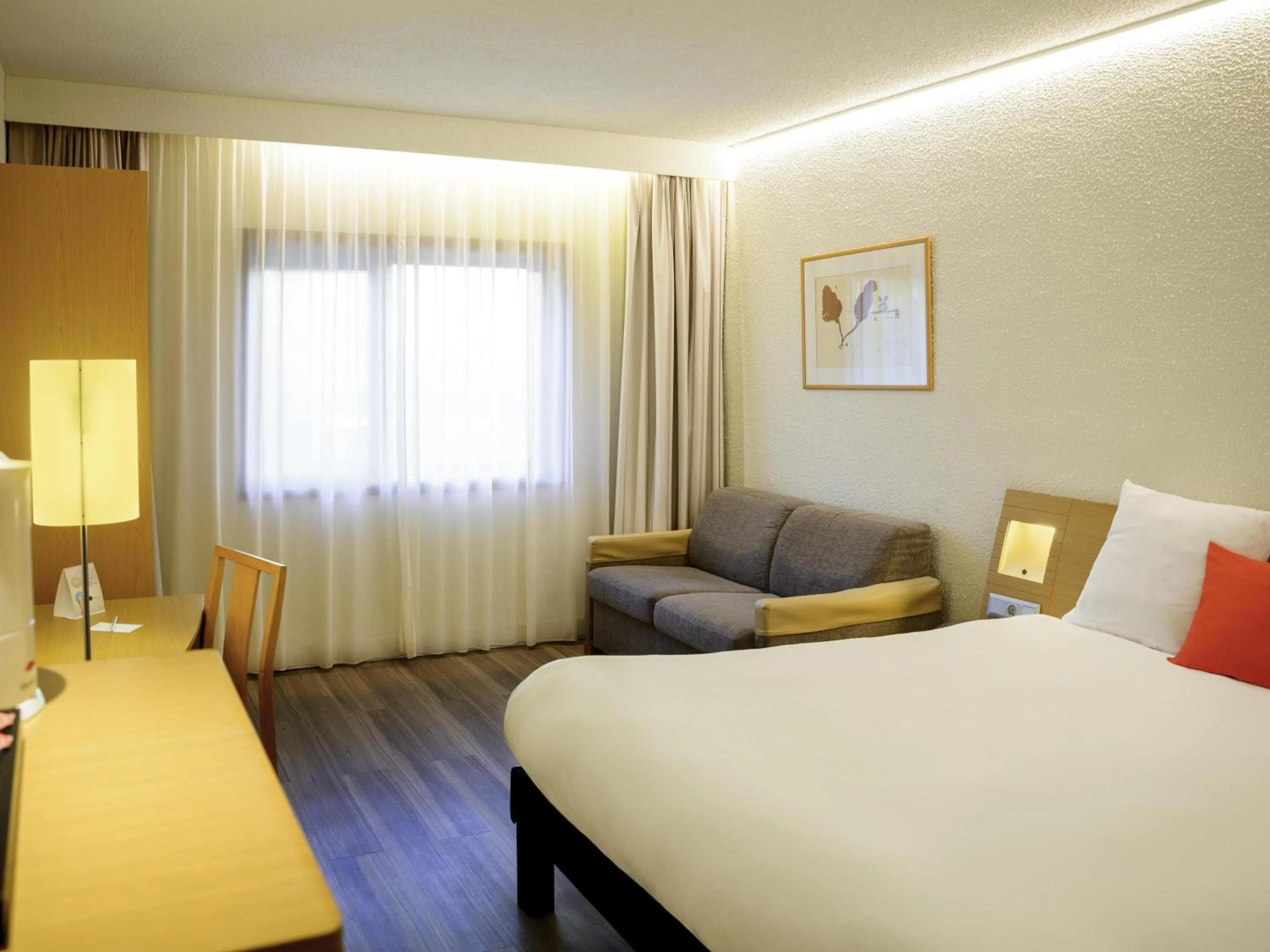 Bedroom, Bed in Novotel Porto Gaia