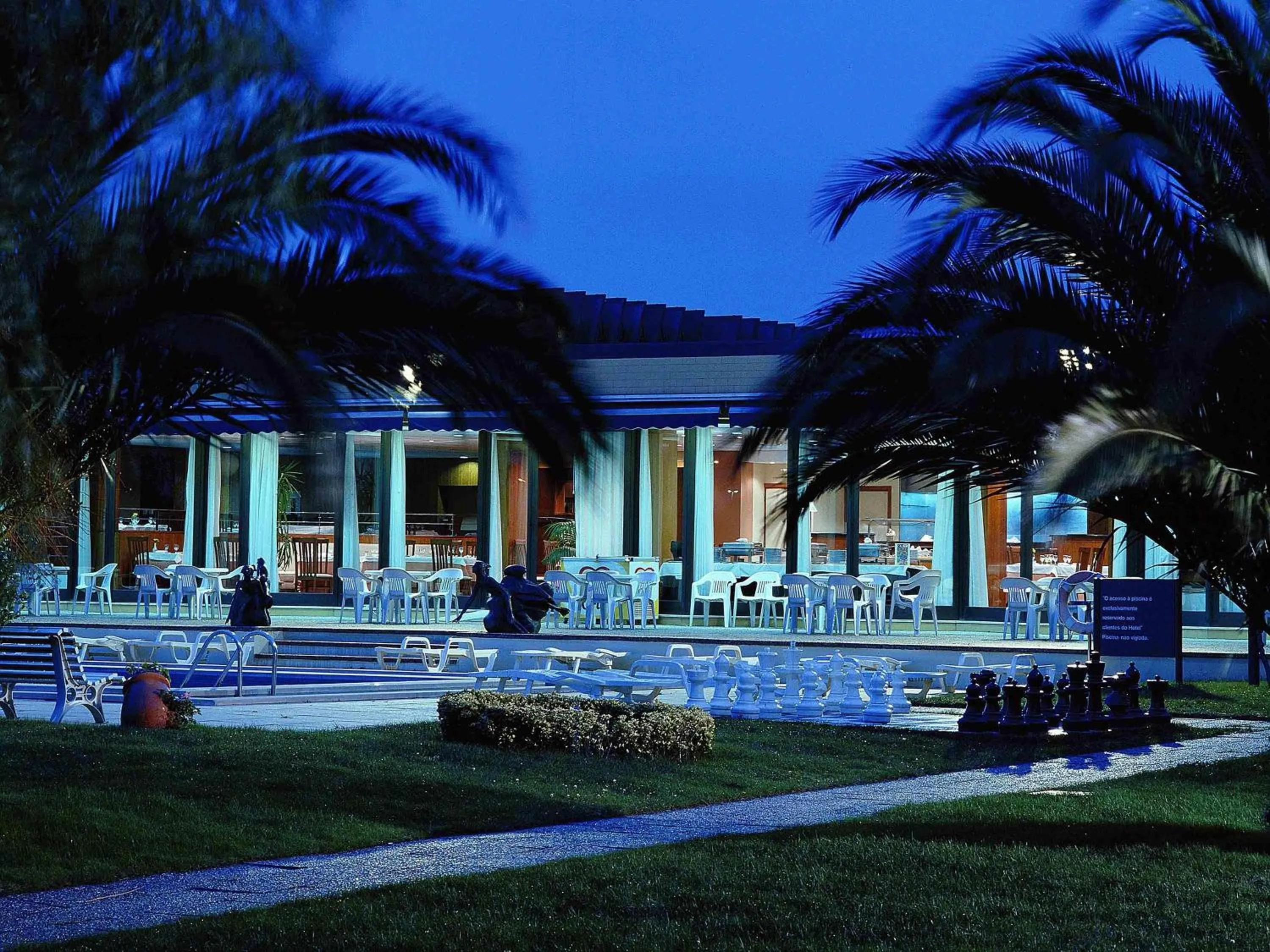 Restaurant/places to eat in Novotel Porto Gaia