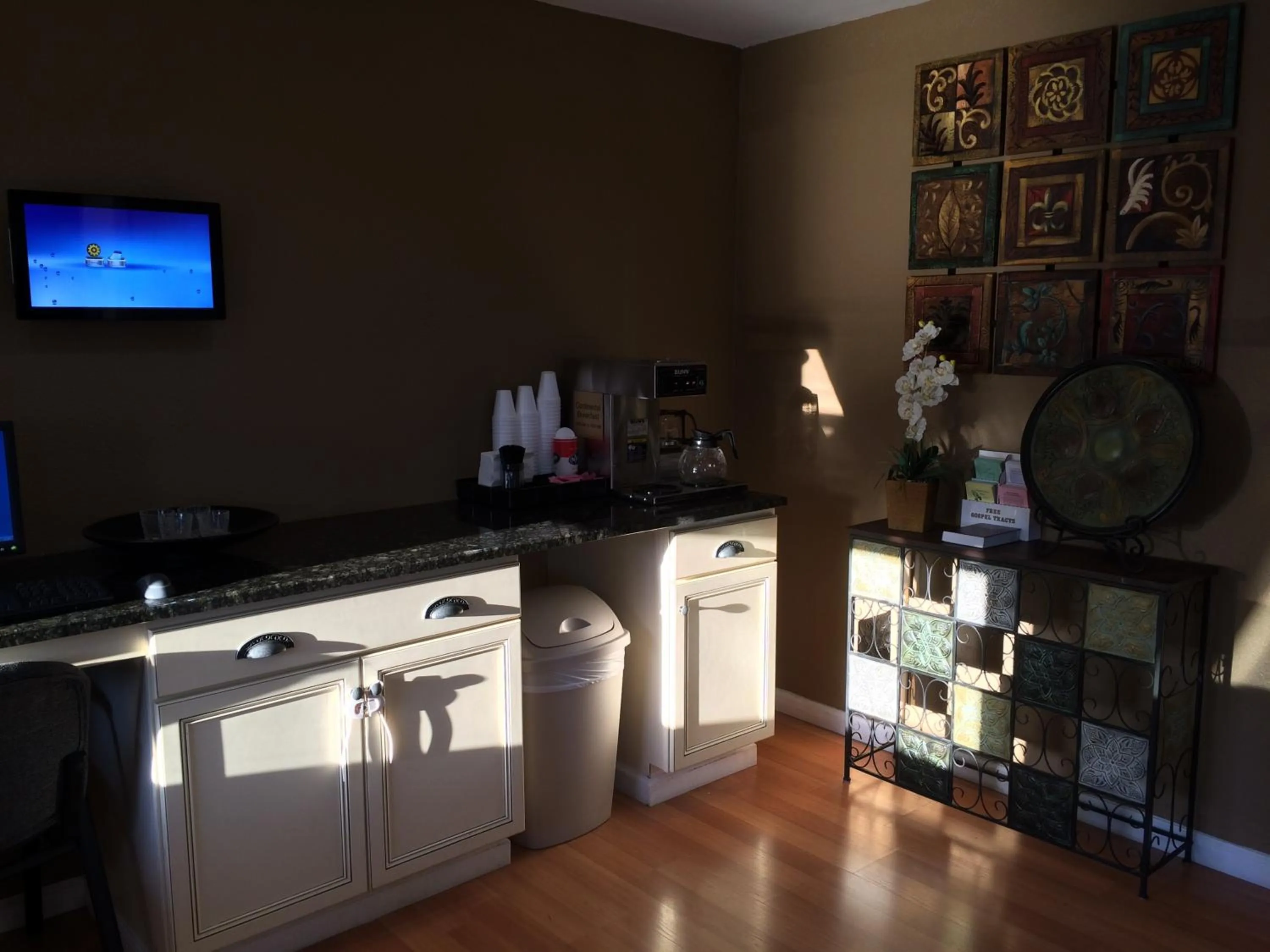 Facade/entrance in Americas Best Value Inn Near Downtown Nashville