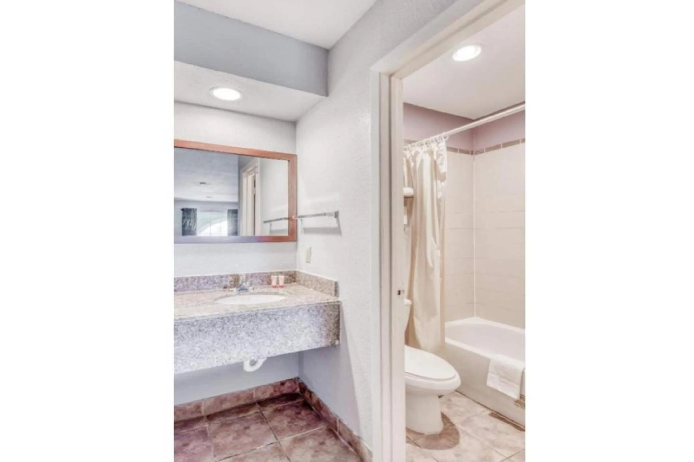 Bathroom in OYO Hotel Channelview I-10