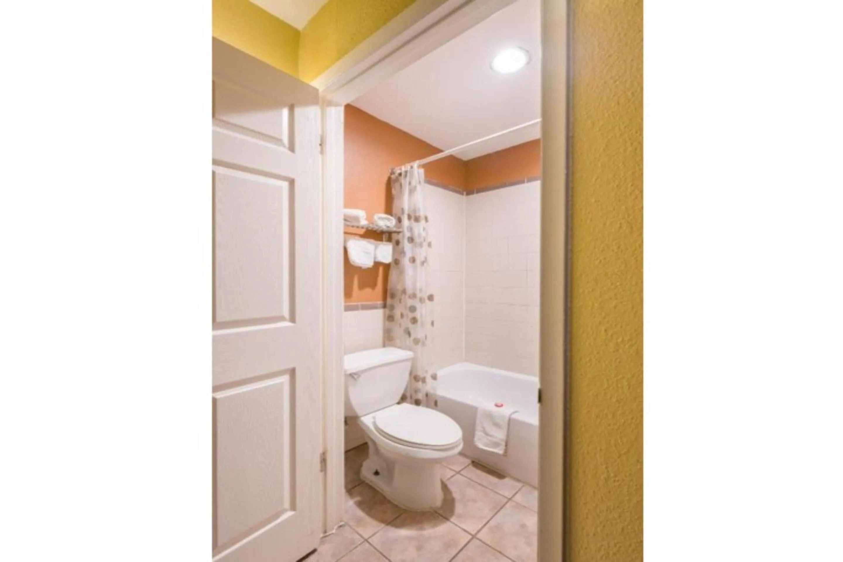 Bathroom in OYO Hotel Channelview I-10