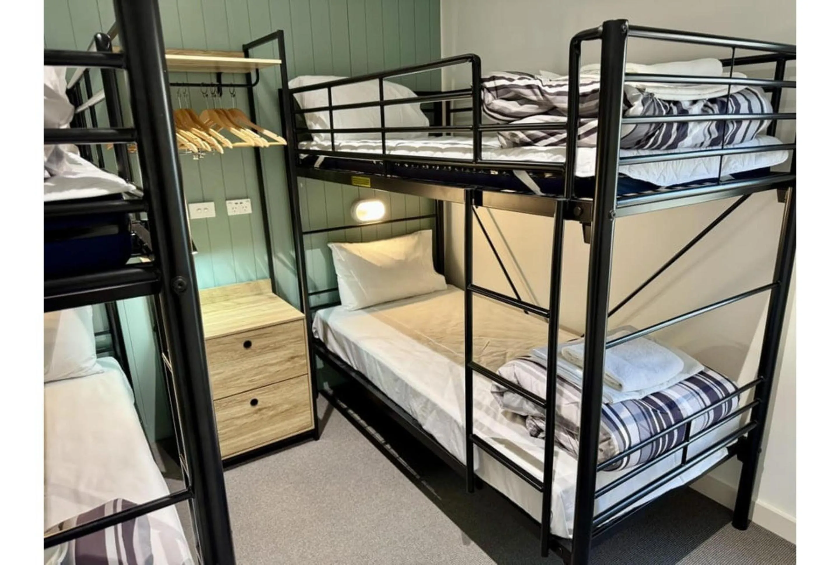 Bedroom, Bed in Discovery Parks - Lake Bonney