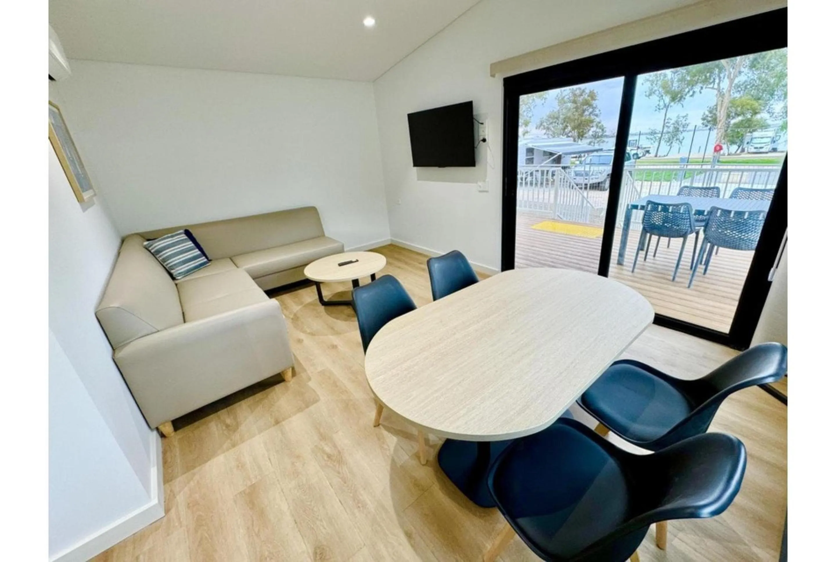 Living room in Discovery Parks - Lake Bonney