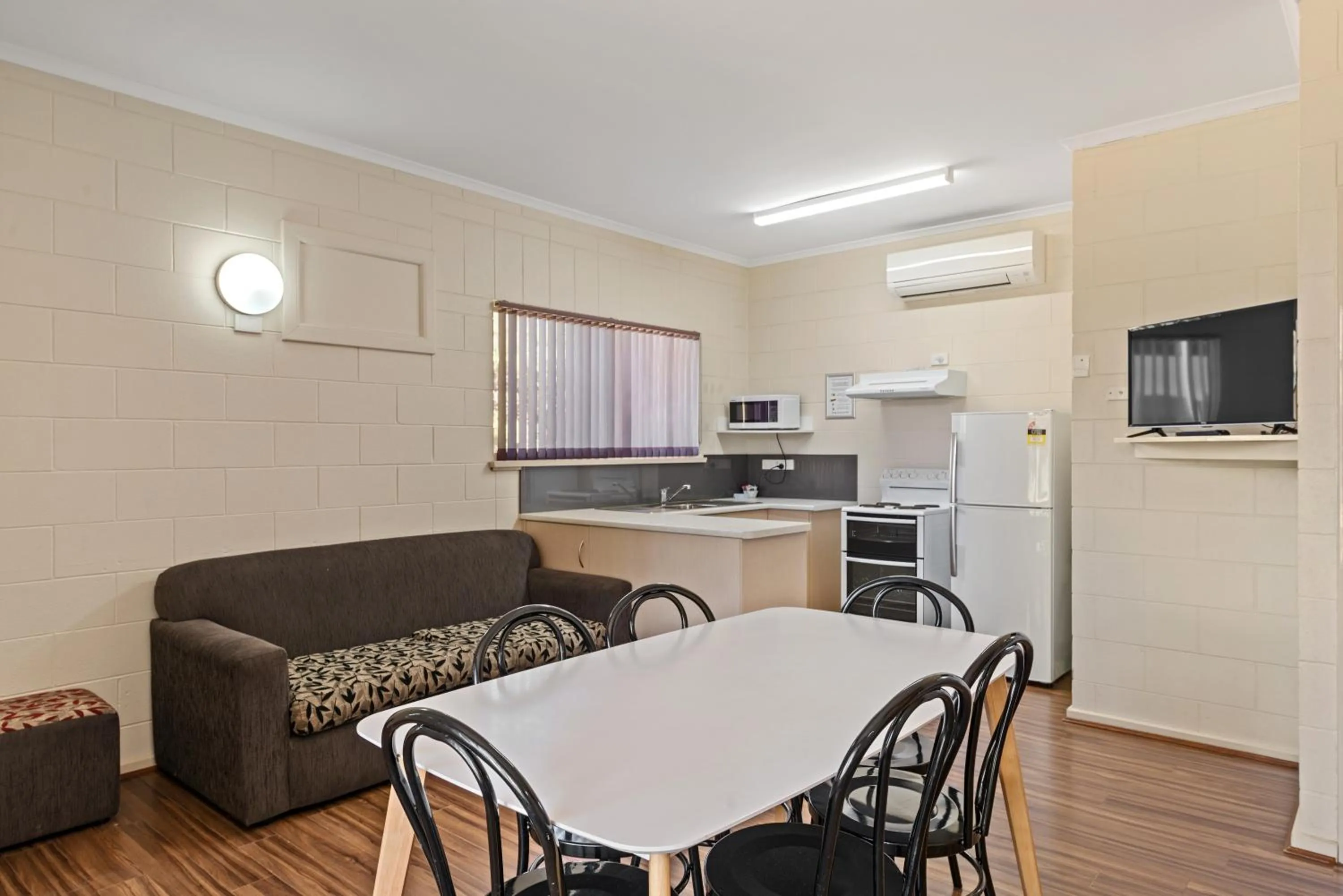 Kitchen or kitchenette in Discovery Parks - Lake Bonney