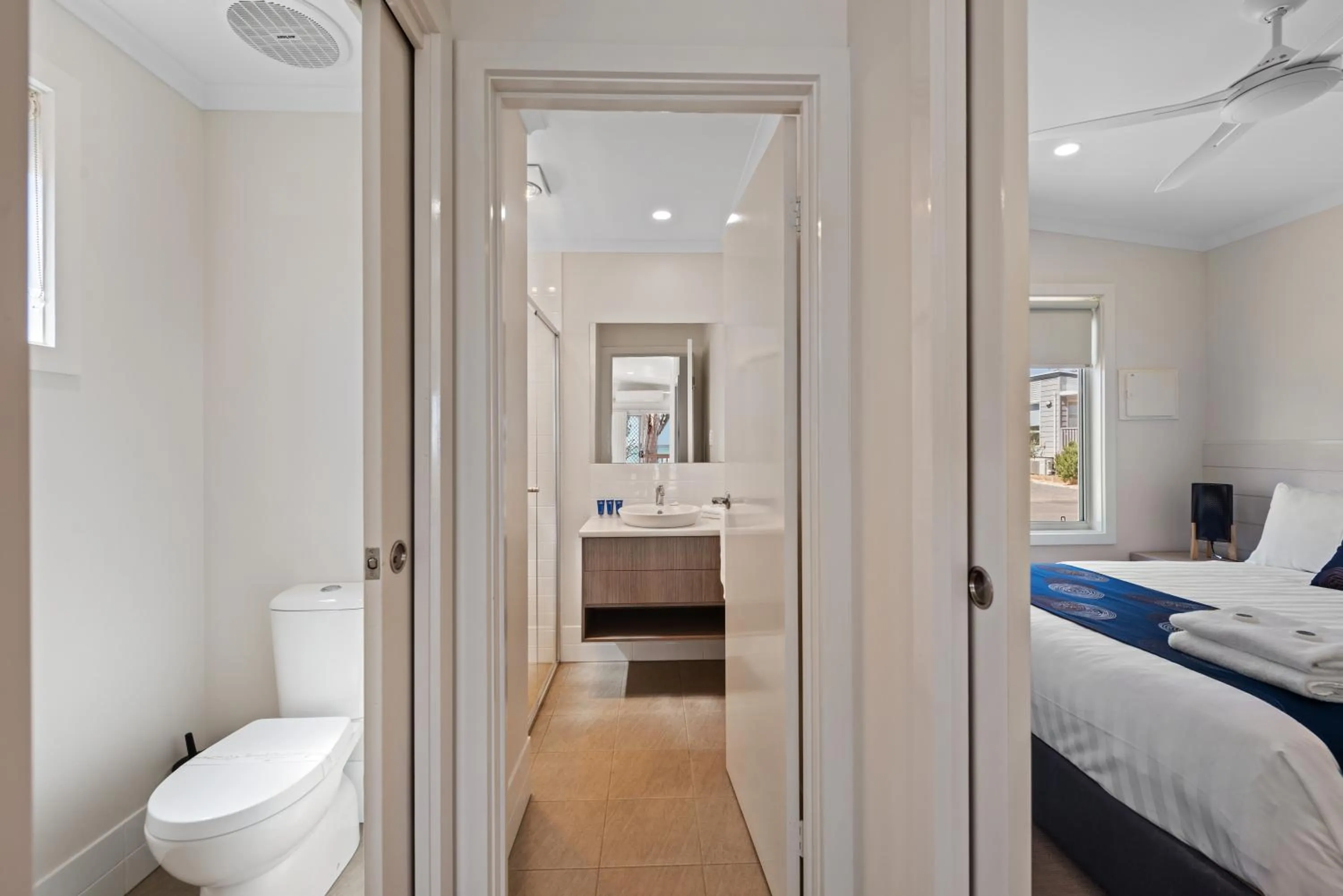 Toilet, Bed in Discovery Parks - Lake Bonney