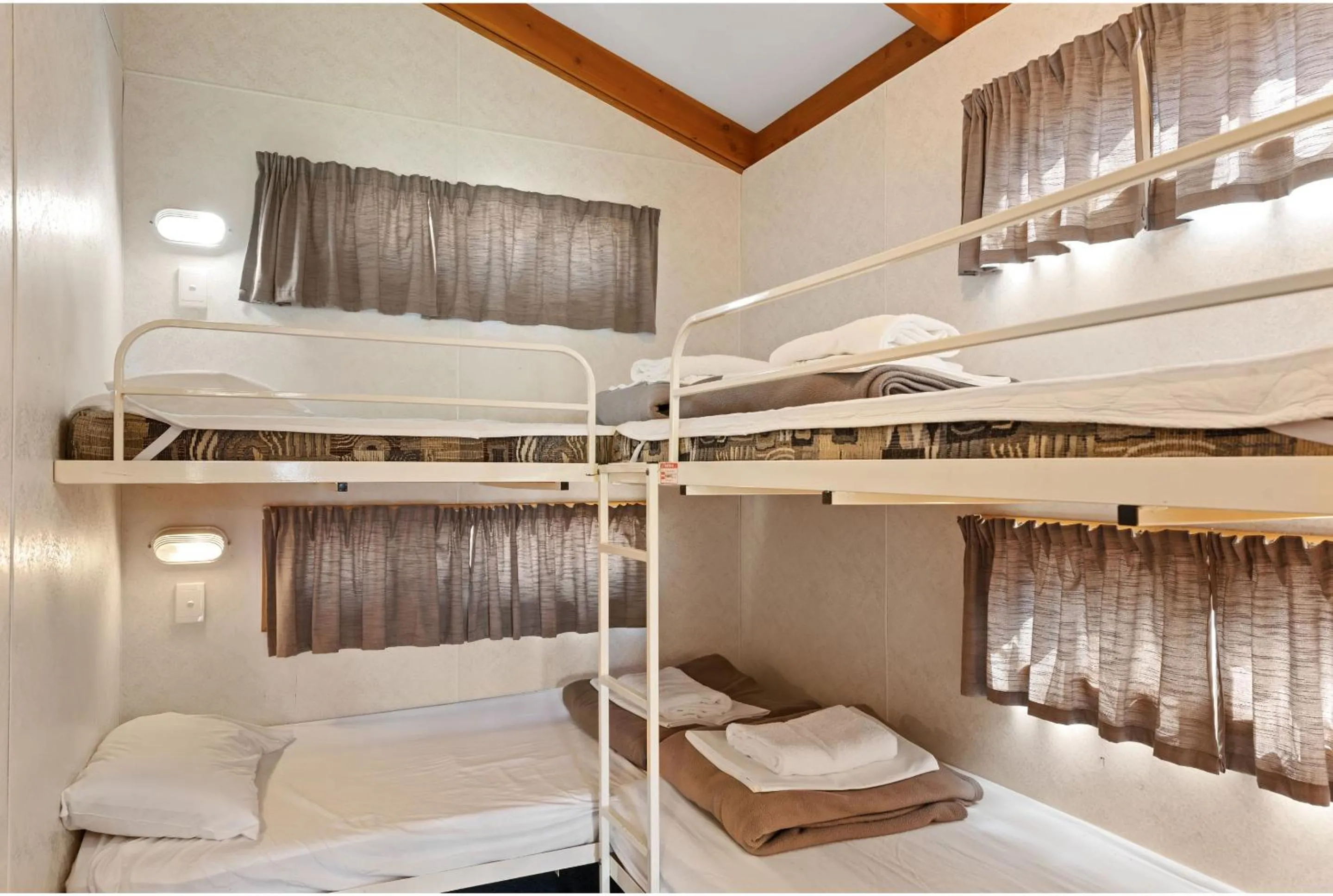 bunk bed, Bed in Discovery Parks - Lake Bonney