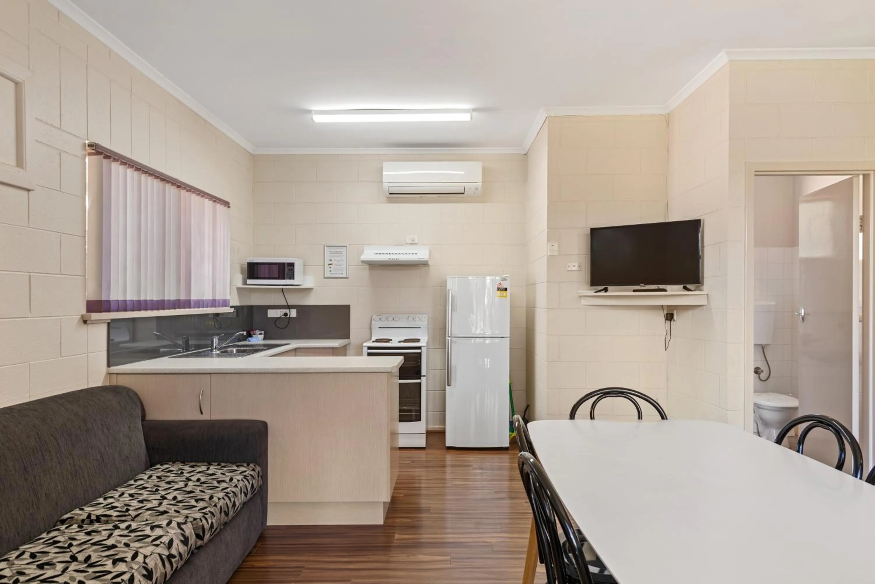 Kitchen or kitchenette in Discovery Parks - Lake Bonney