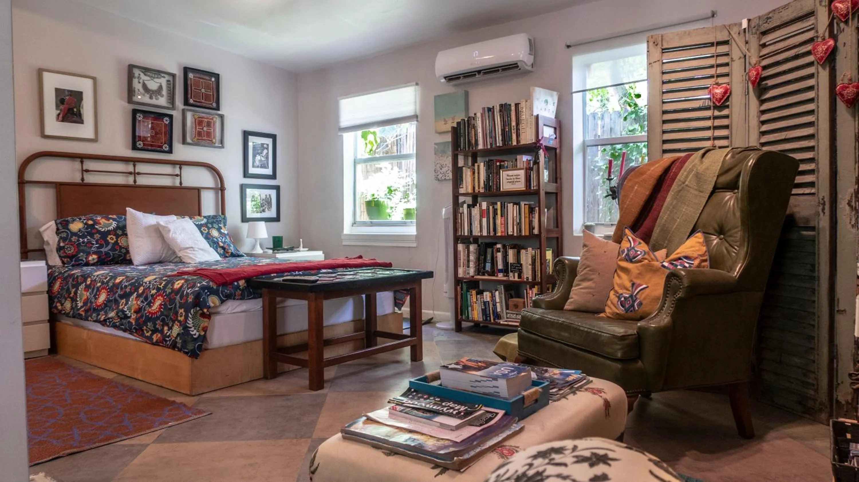 Bedroom, Bed in The Wild Rose