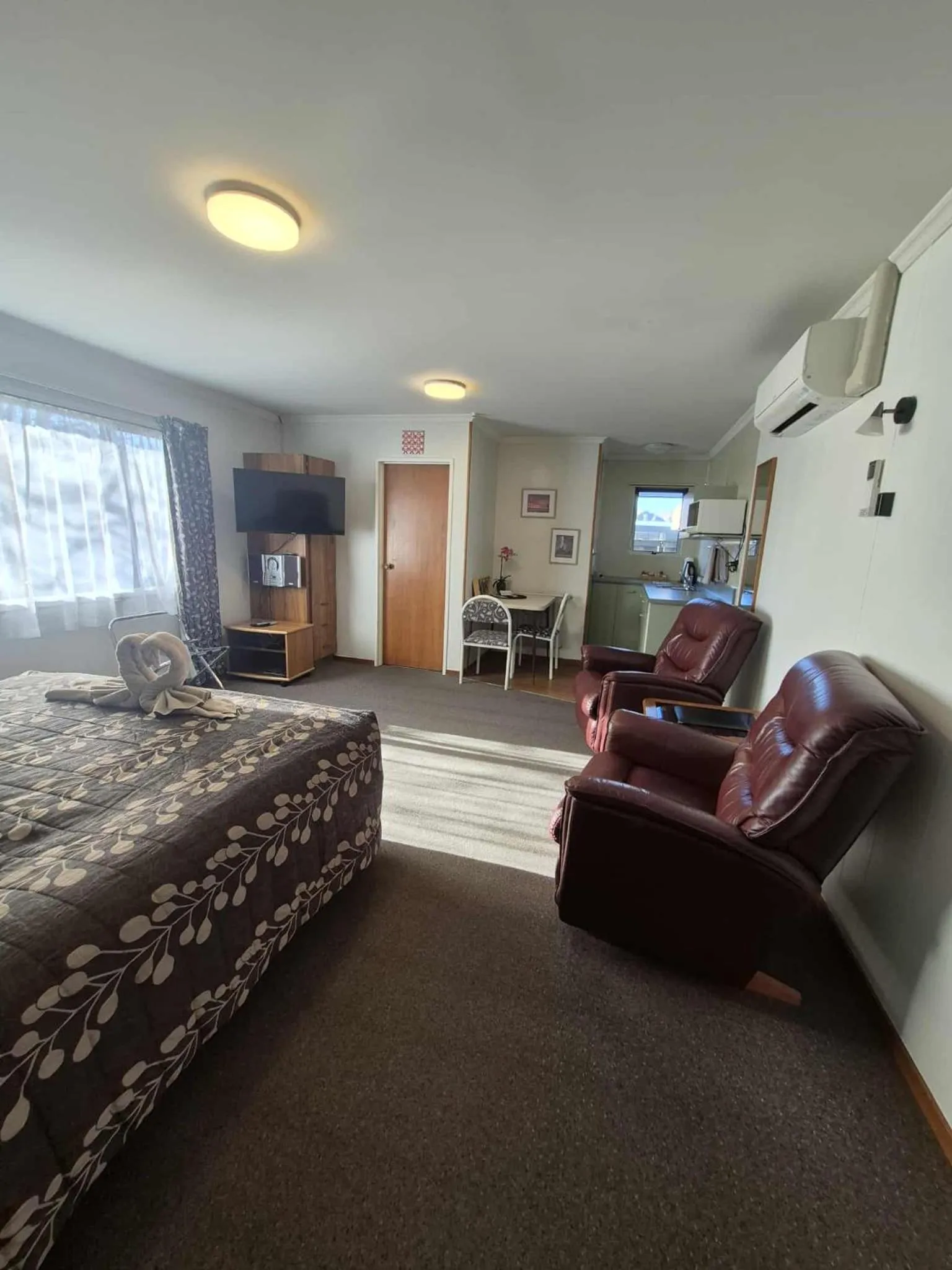 Seating area in Alexandra Motor Lodge NZ