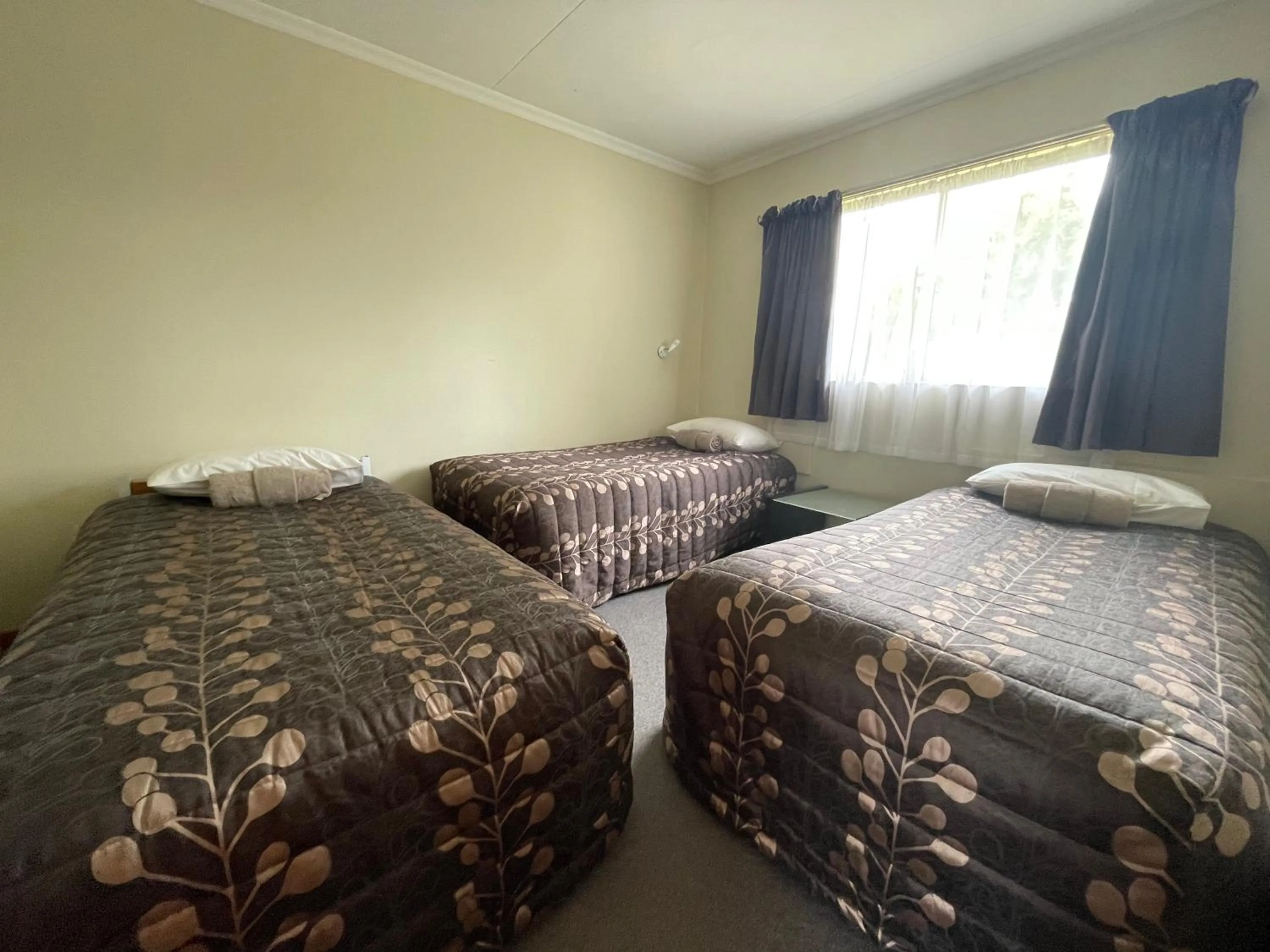 Bedroom, Bed in Alexandra Motor Lodge NZ