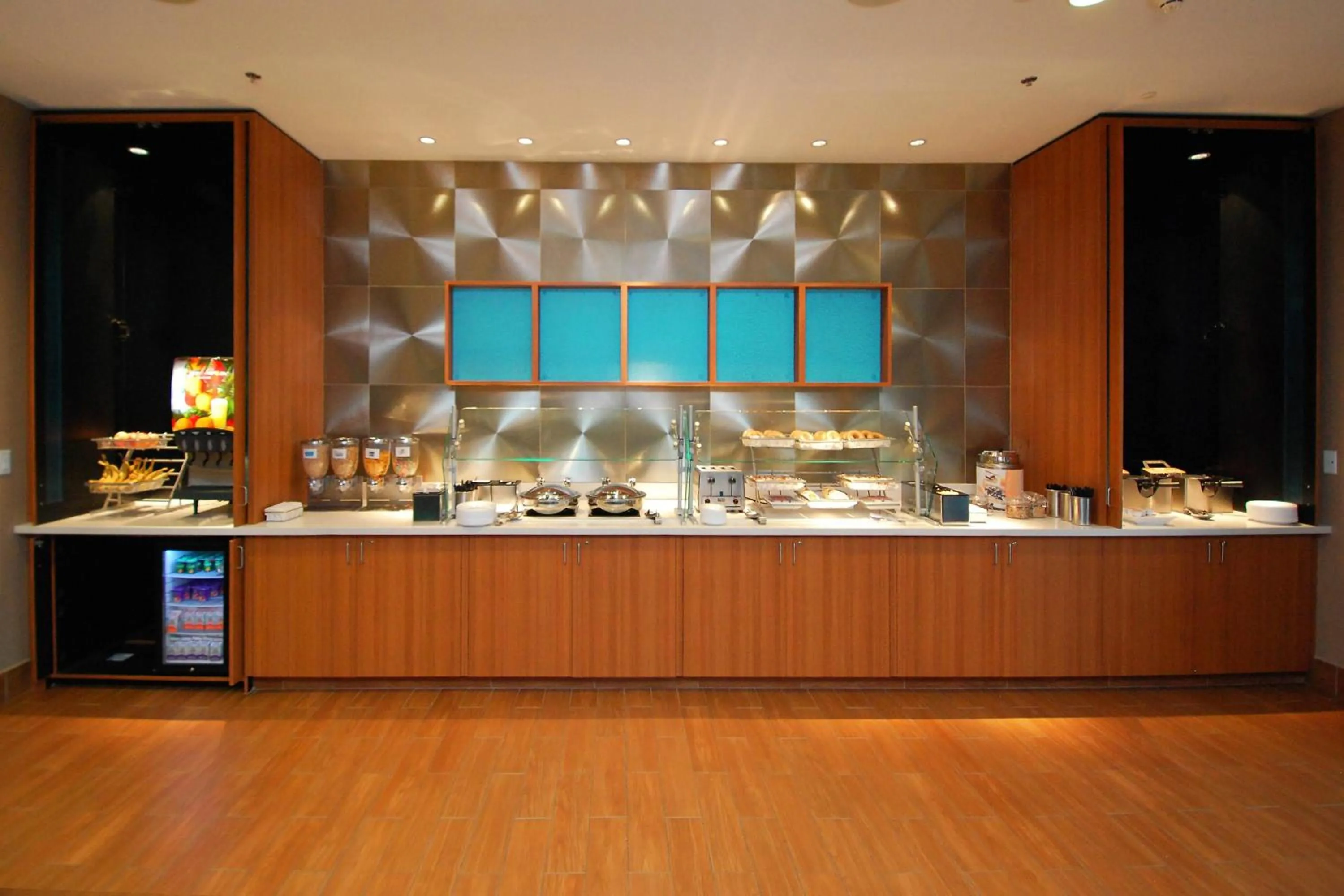 Breakfast in SpringHill Suites by Marriott Las Vegas North Speedway