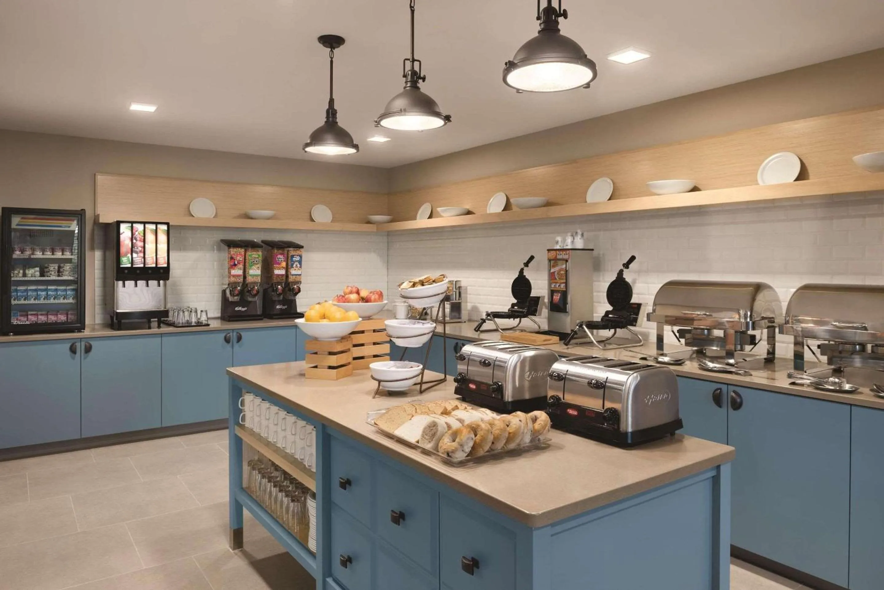 Breakfast in Country Inn & Suites by Radisson, Ft Atkinson, WI