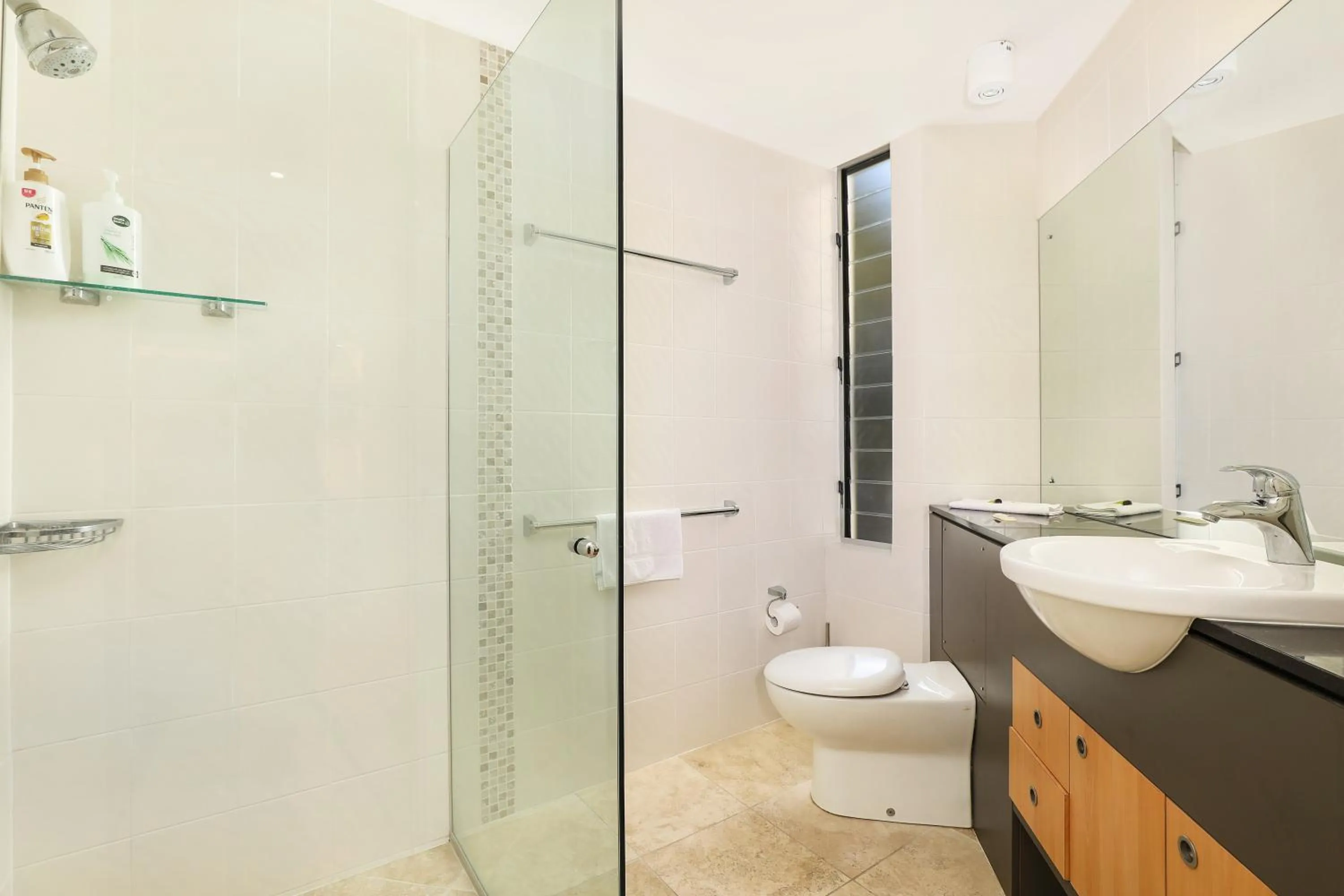 Bathroom in Spinnaker Quays