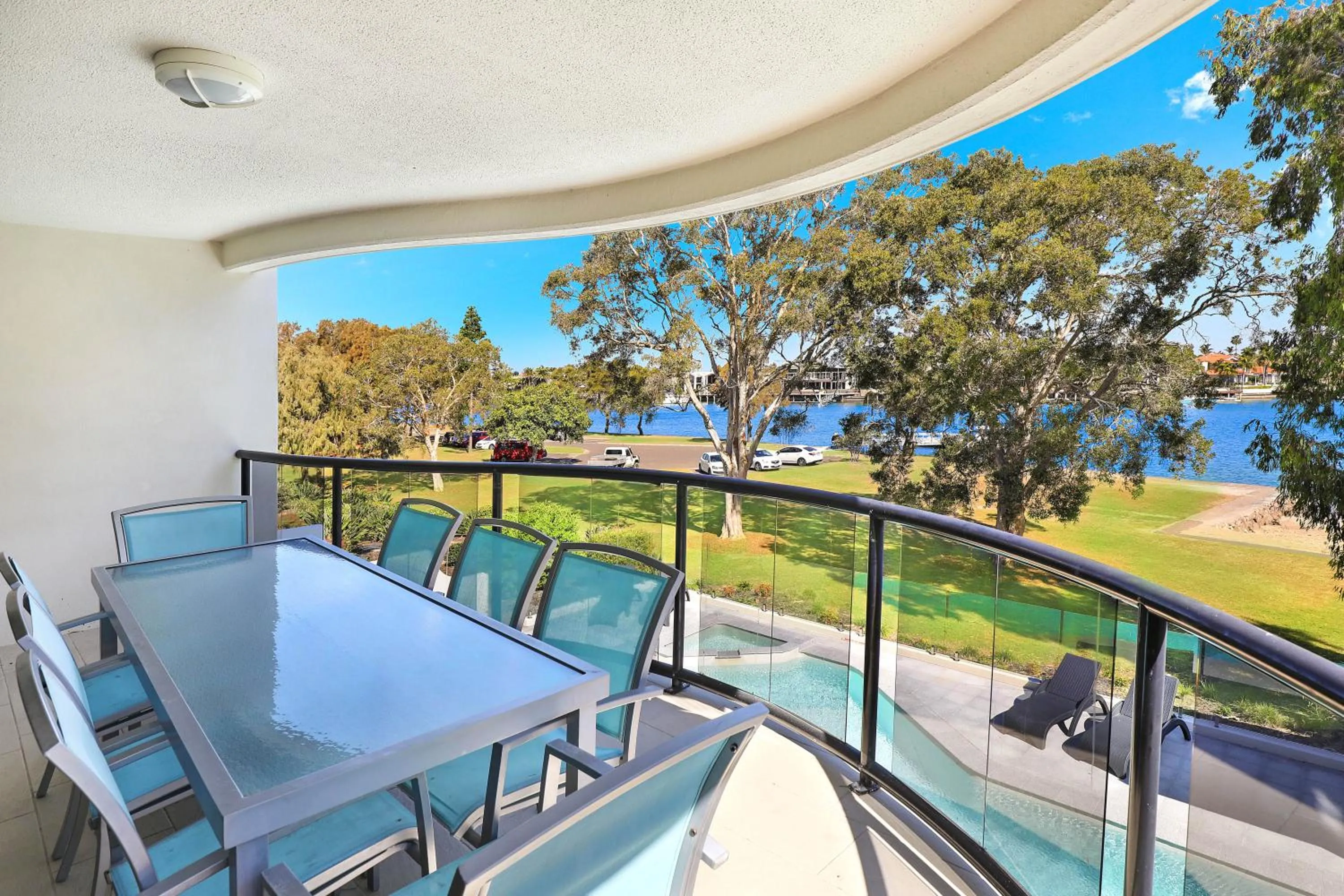 Shower in Spinnaker Quays