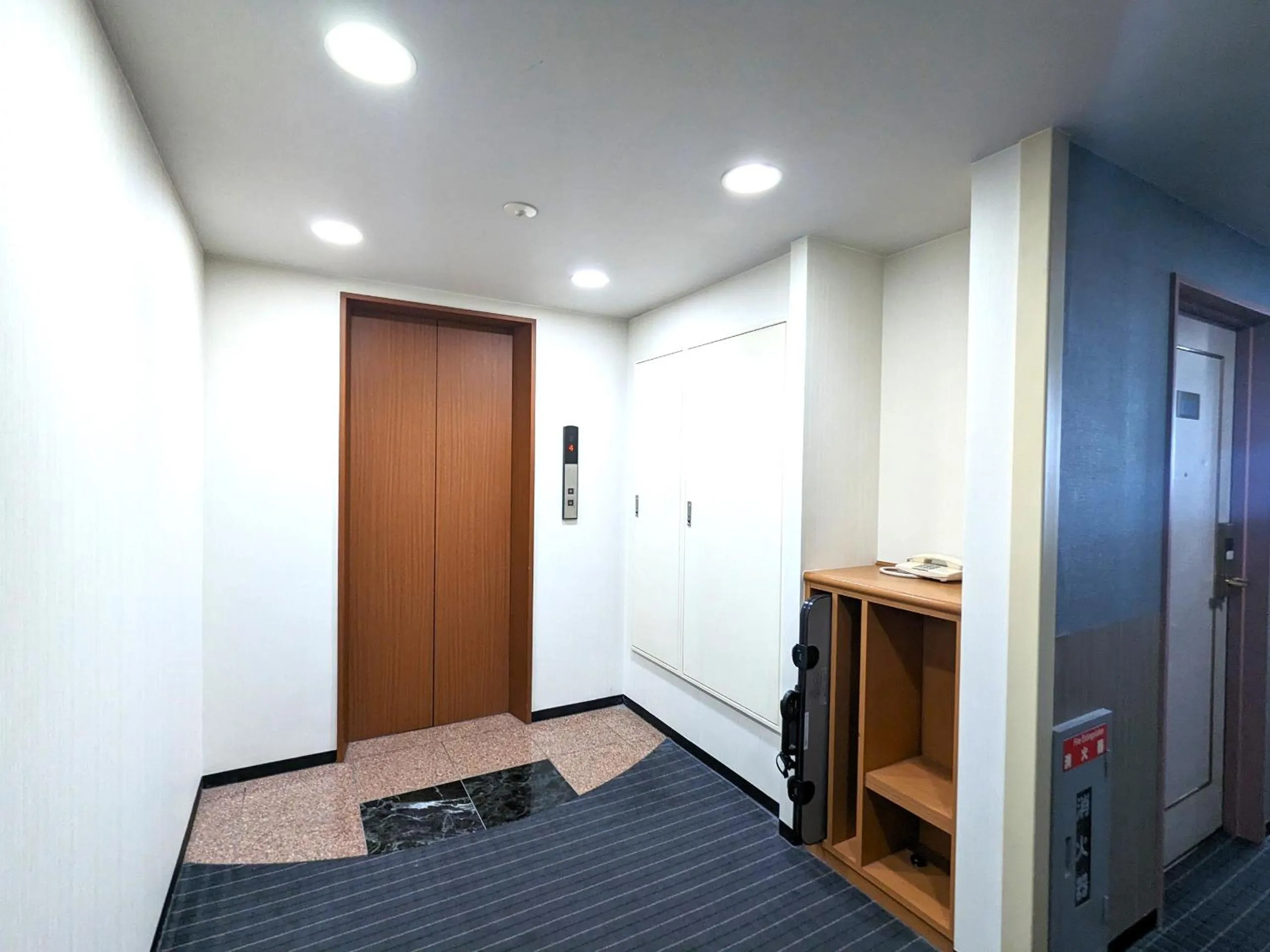 elevator in GR Hotel Suidocho