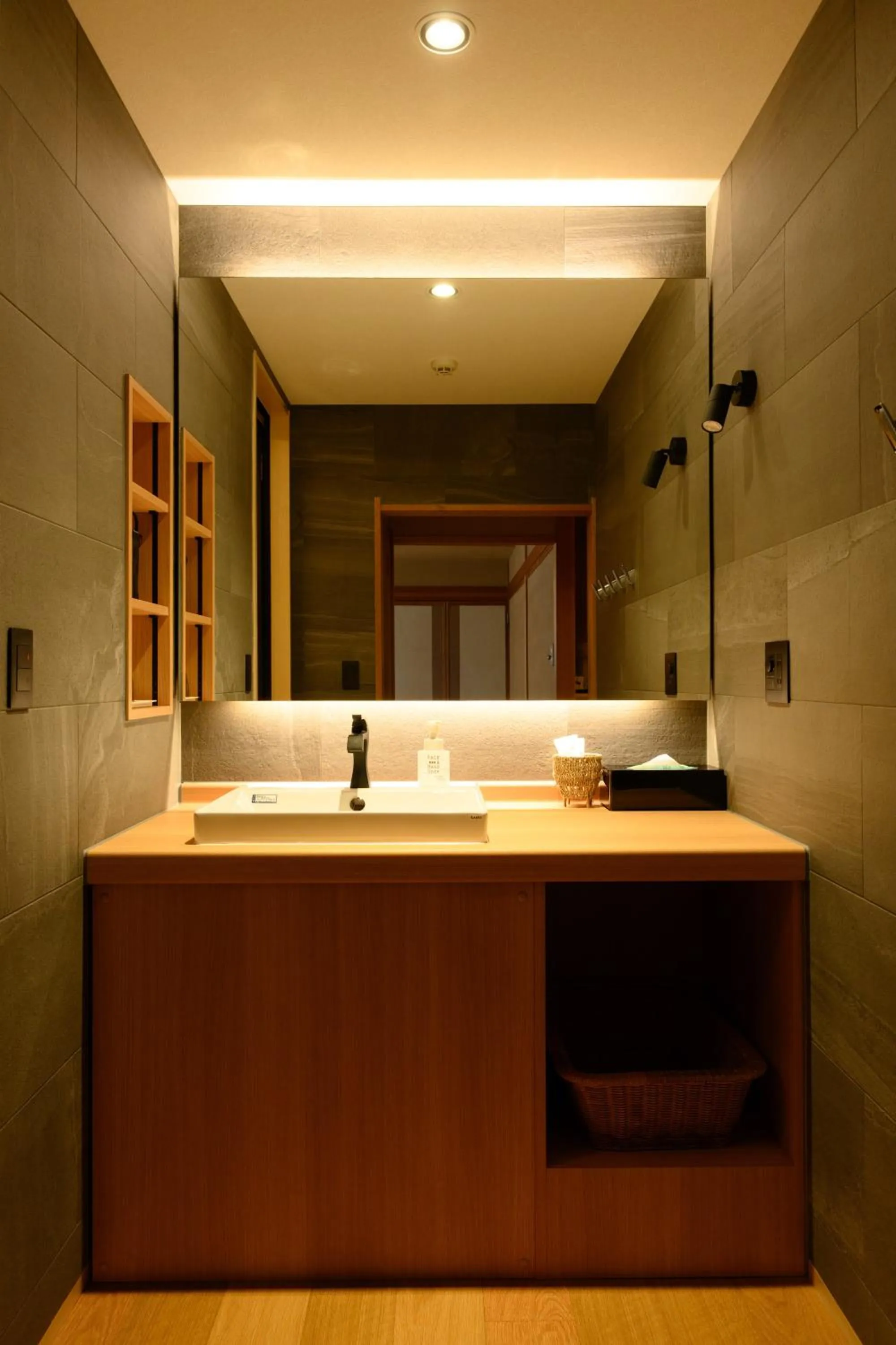 Photo of the whole room in Suminoyu