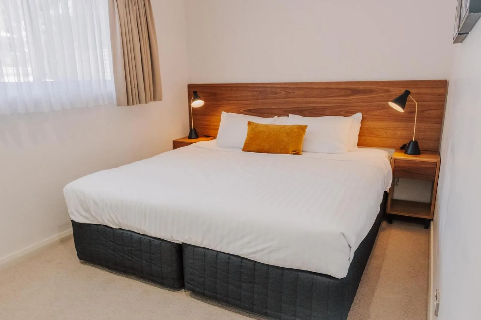 Bedroom, Bed in Alivio Tourist Park Canberra