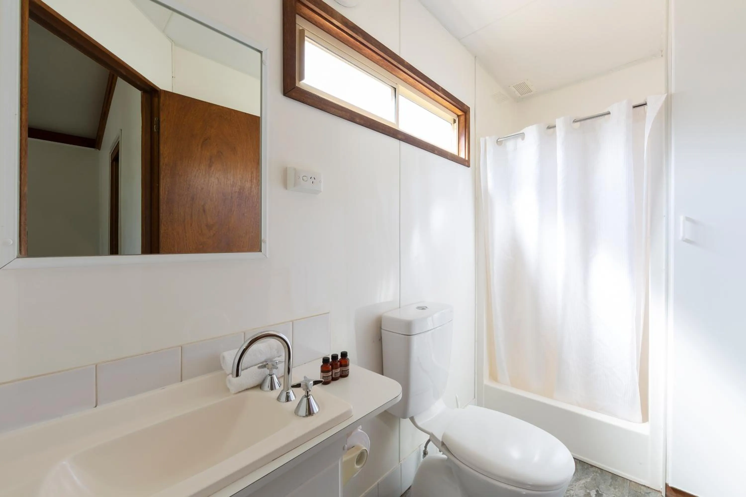 Toilet in Alivio Tourist Park Canberra