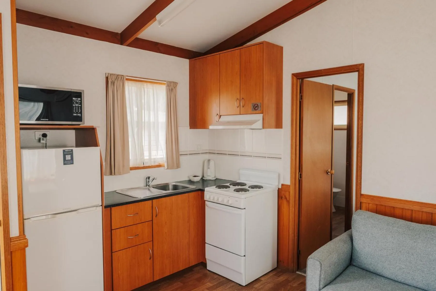 Kitchen or kitchenette in Alivio Tourist Park Canberra