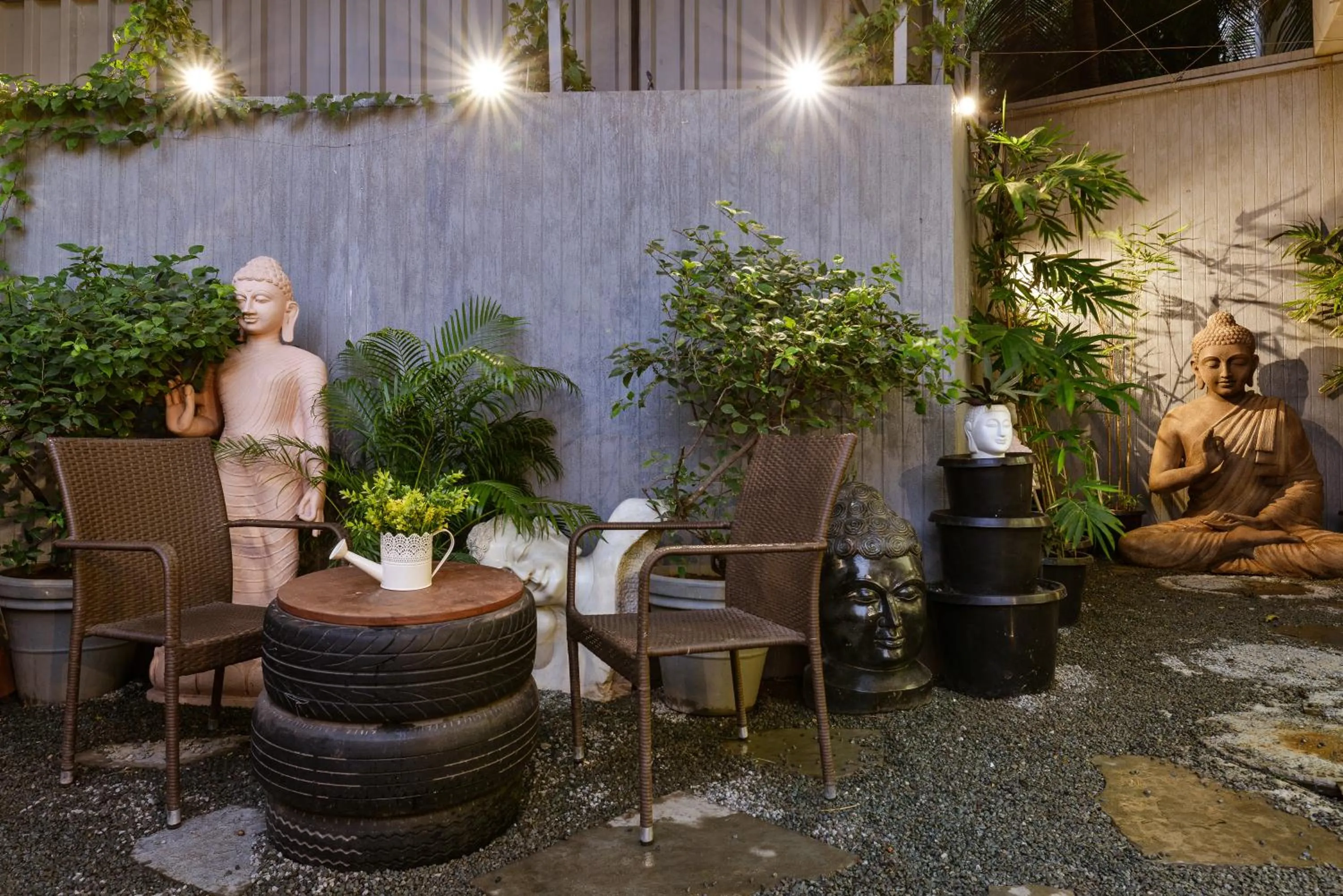 Restaurant/places to eat in Dragonfly Hotel - The Art Hotel