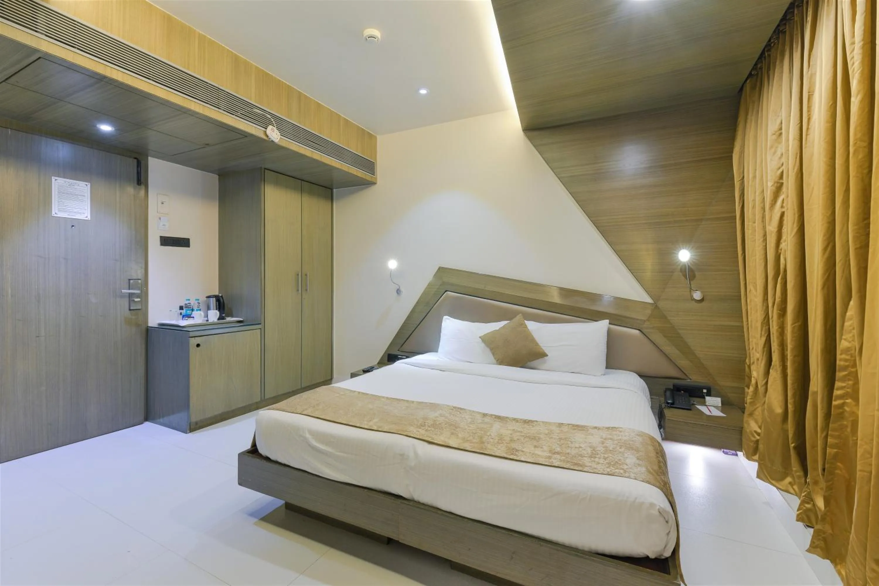 Photo of the whole room, Bed in Dragonfly Hotel - The Art Hotel