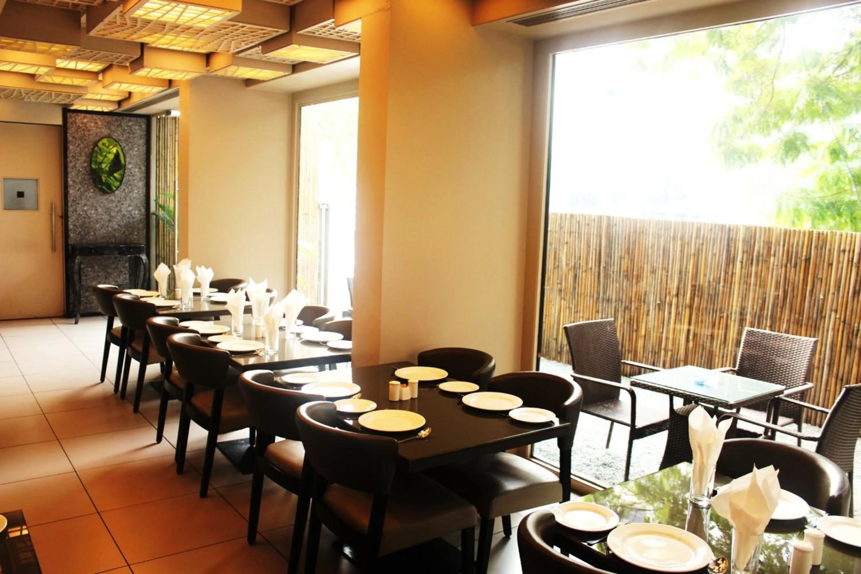 Restaurant/places to eat in Dragonfly Hotel - The Art Hotel