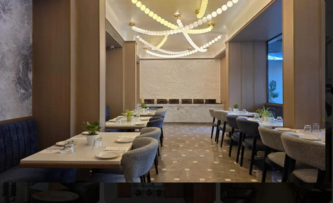 Restaurant/places to eat in Dragonfly Hotel - The Art Hotel