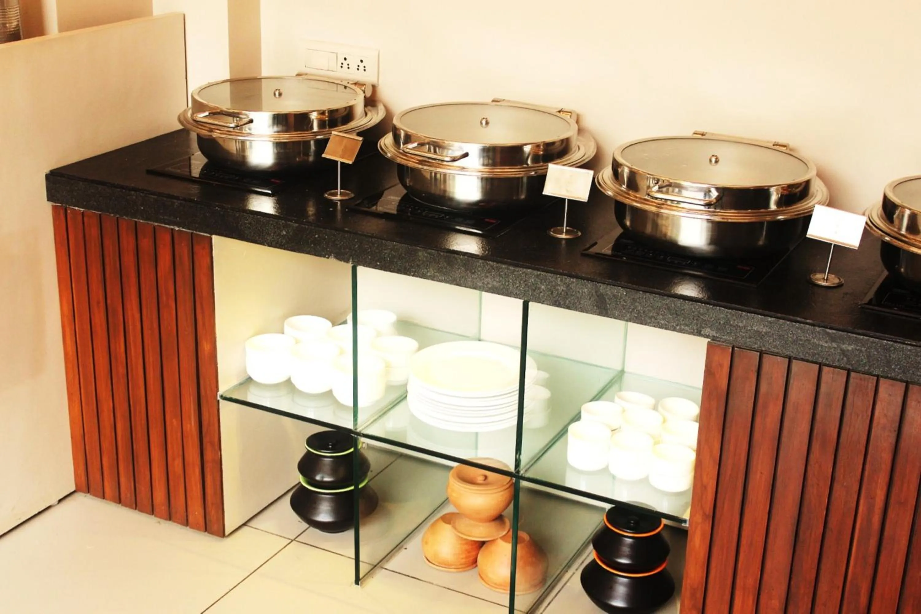 Restaurant/places to eat in Dragonfly Hotel - The Art Hotel