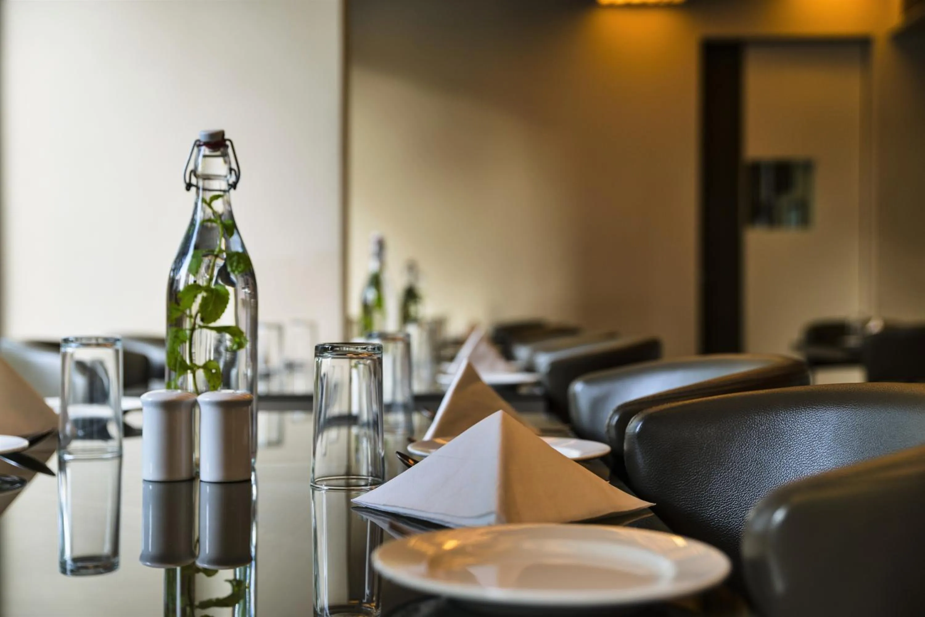 Restaurant/places to eat in Dragonfly Hotel - The Art Hotel