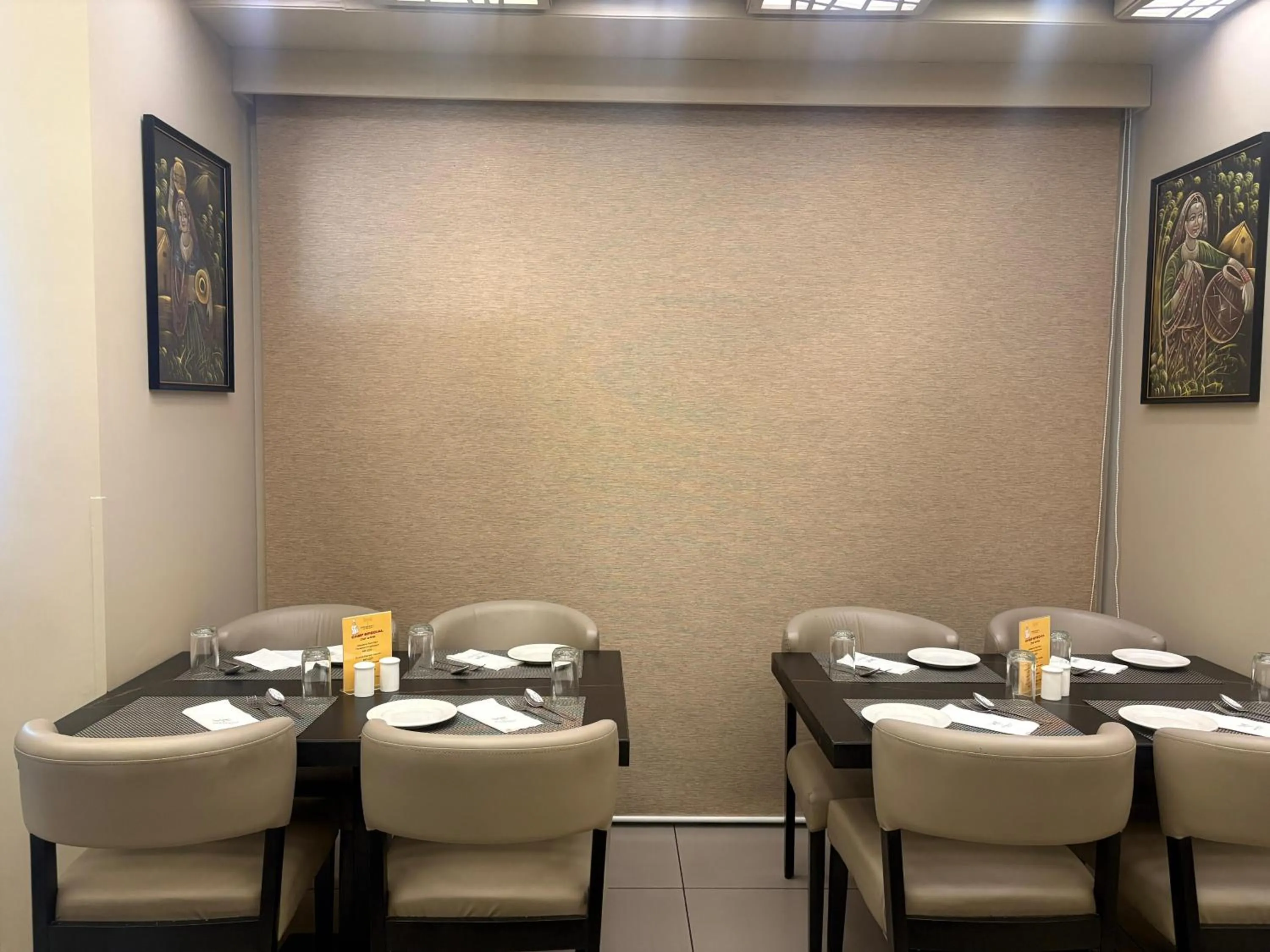 Restaurant/places to eat in Dragonfly Hotel - The Art Hotel