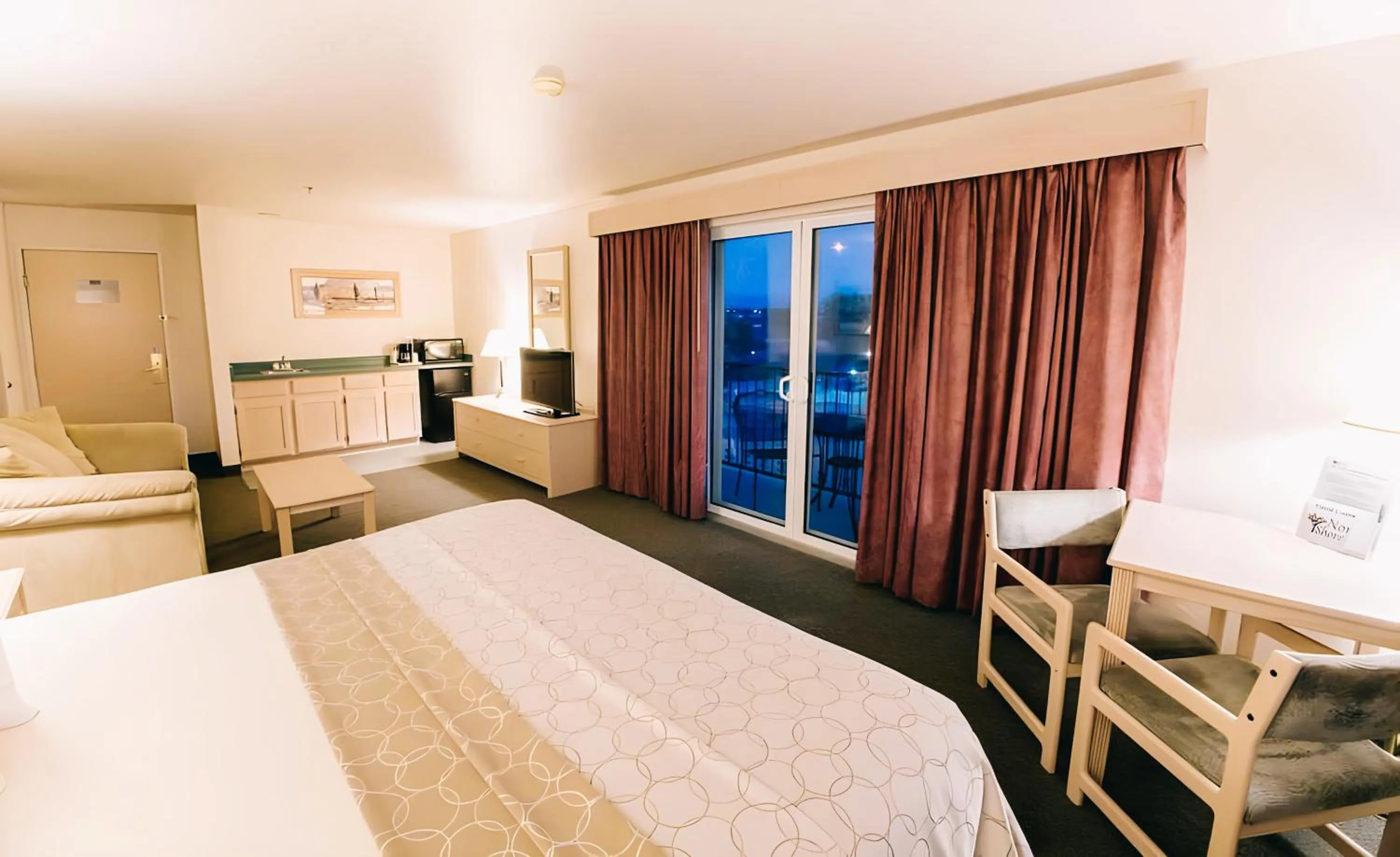 Photo of the whole room, Bed in North Shore Inn at Lake Mead