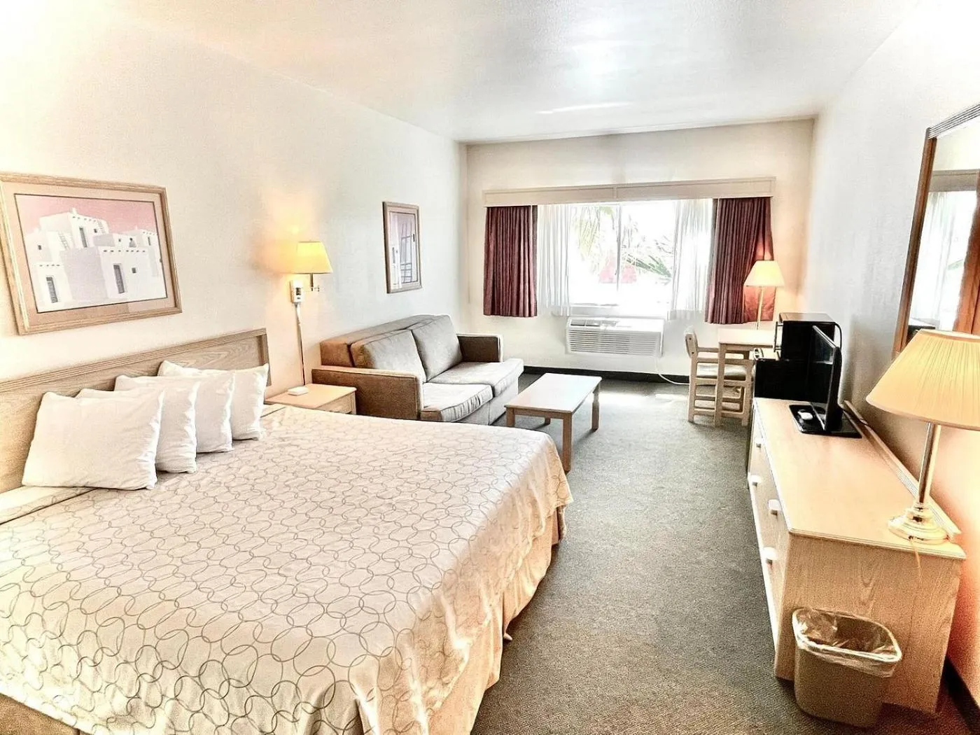 Photo of the whole room, Bed in North Shore Inn at Lake Mead