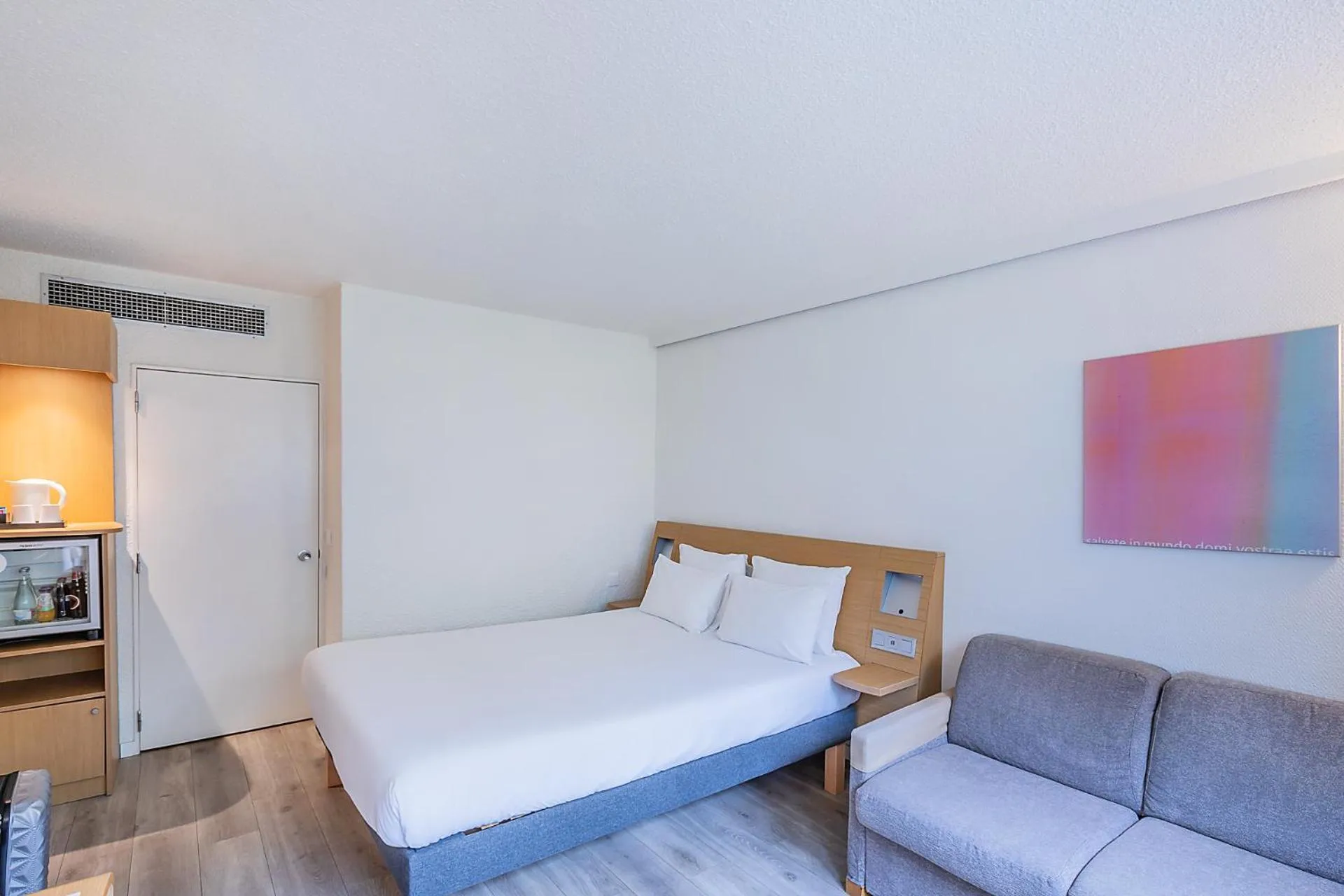 Bed in Novotel Setubal