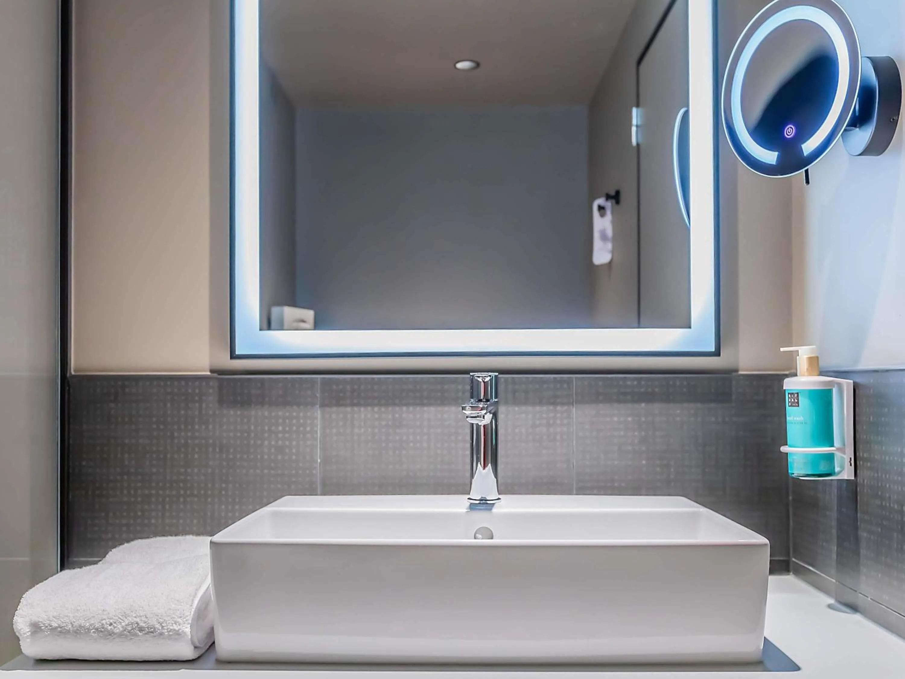 Bedroom in Novotel Setubal