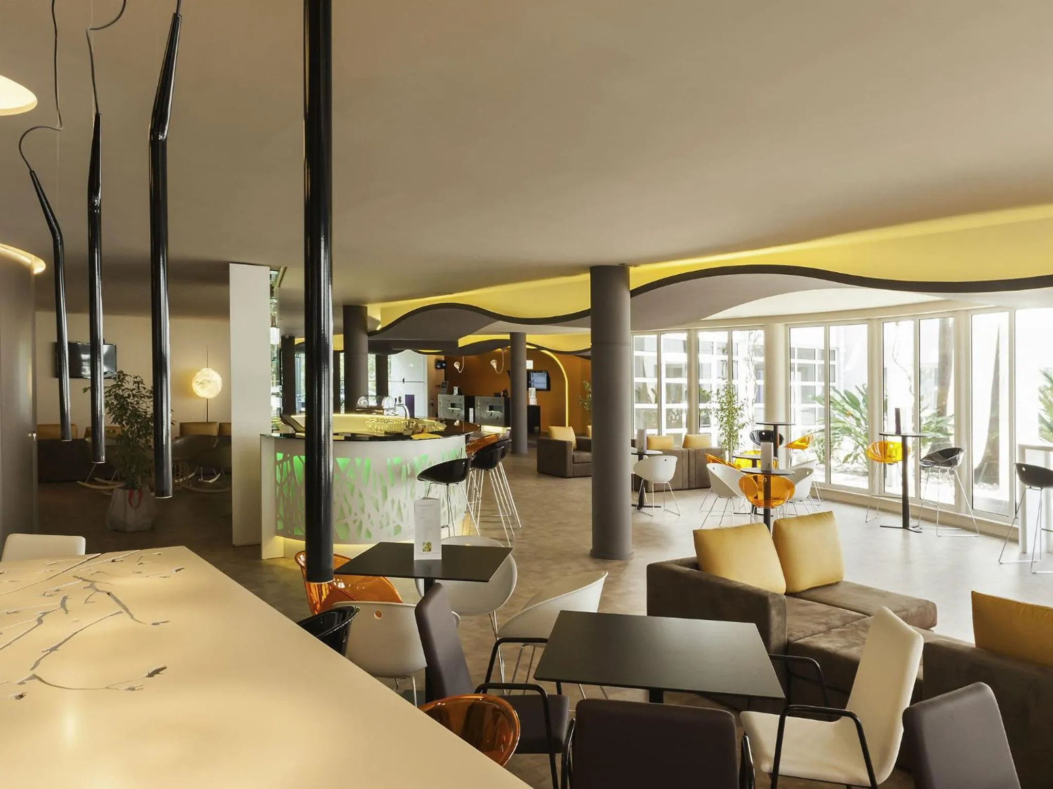 Lounge or bar in Novotel Setubal