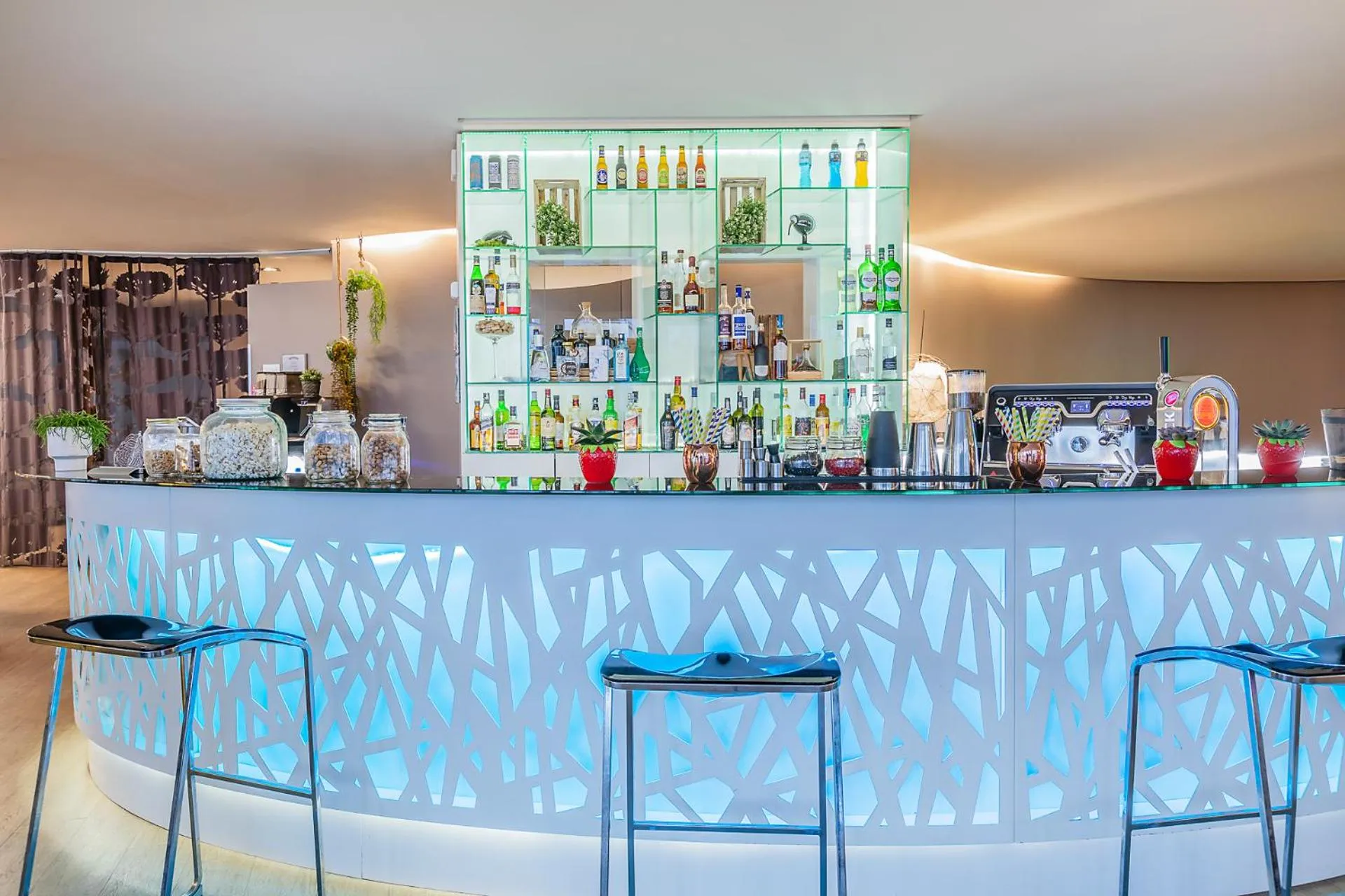 Lounge or bar in Novotel Setubal