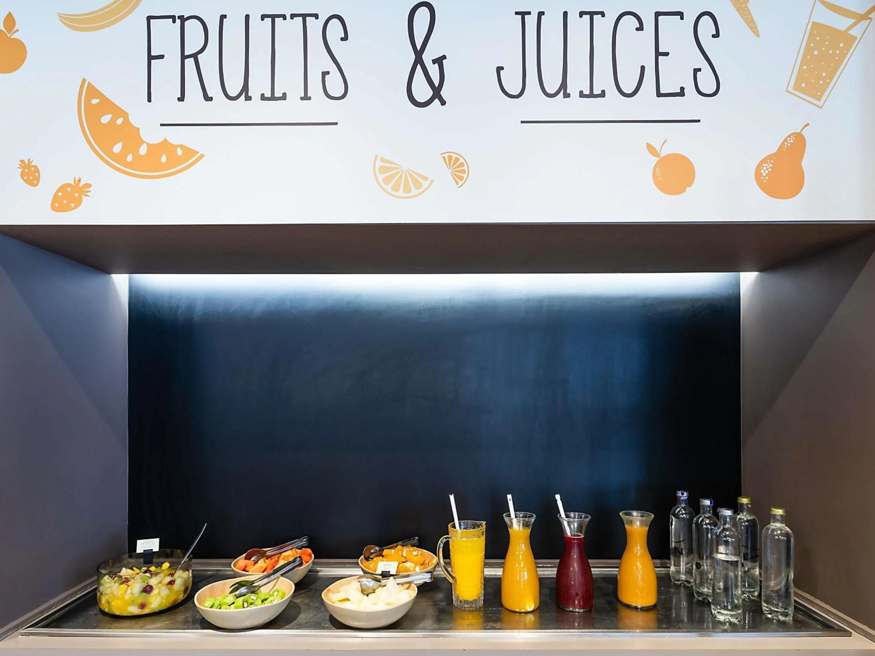 Restaurant/places to eat in Novotel Setubal