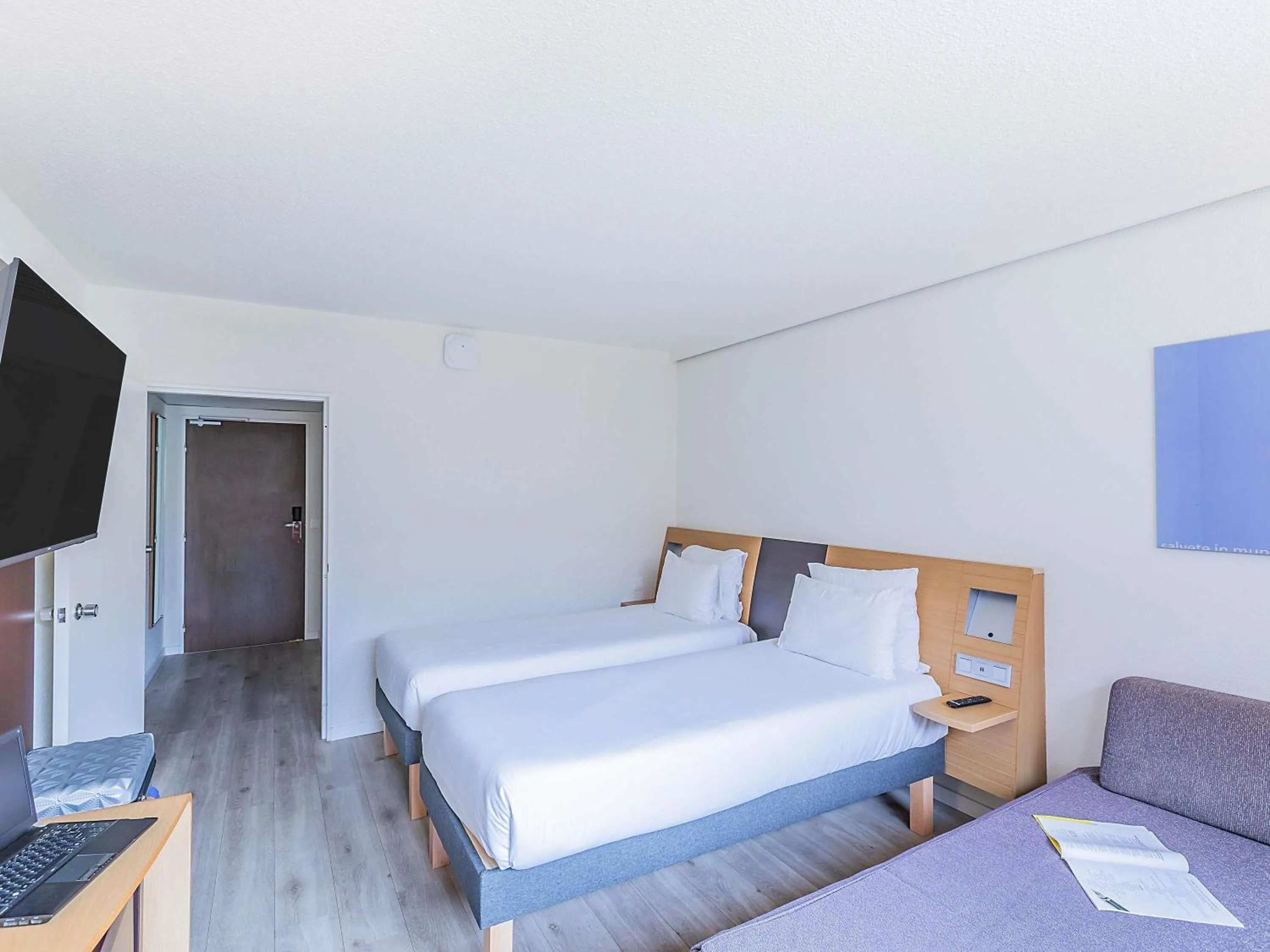 Bedroom, Bed in Novotel Setubal