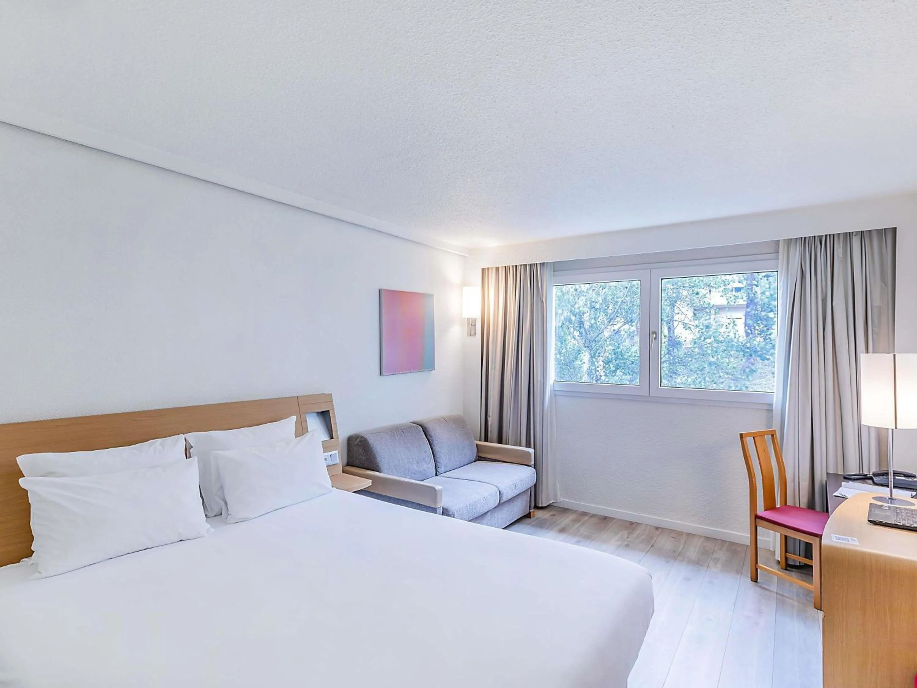 Bedroom, Bed in Novotel Setubal