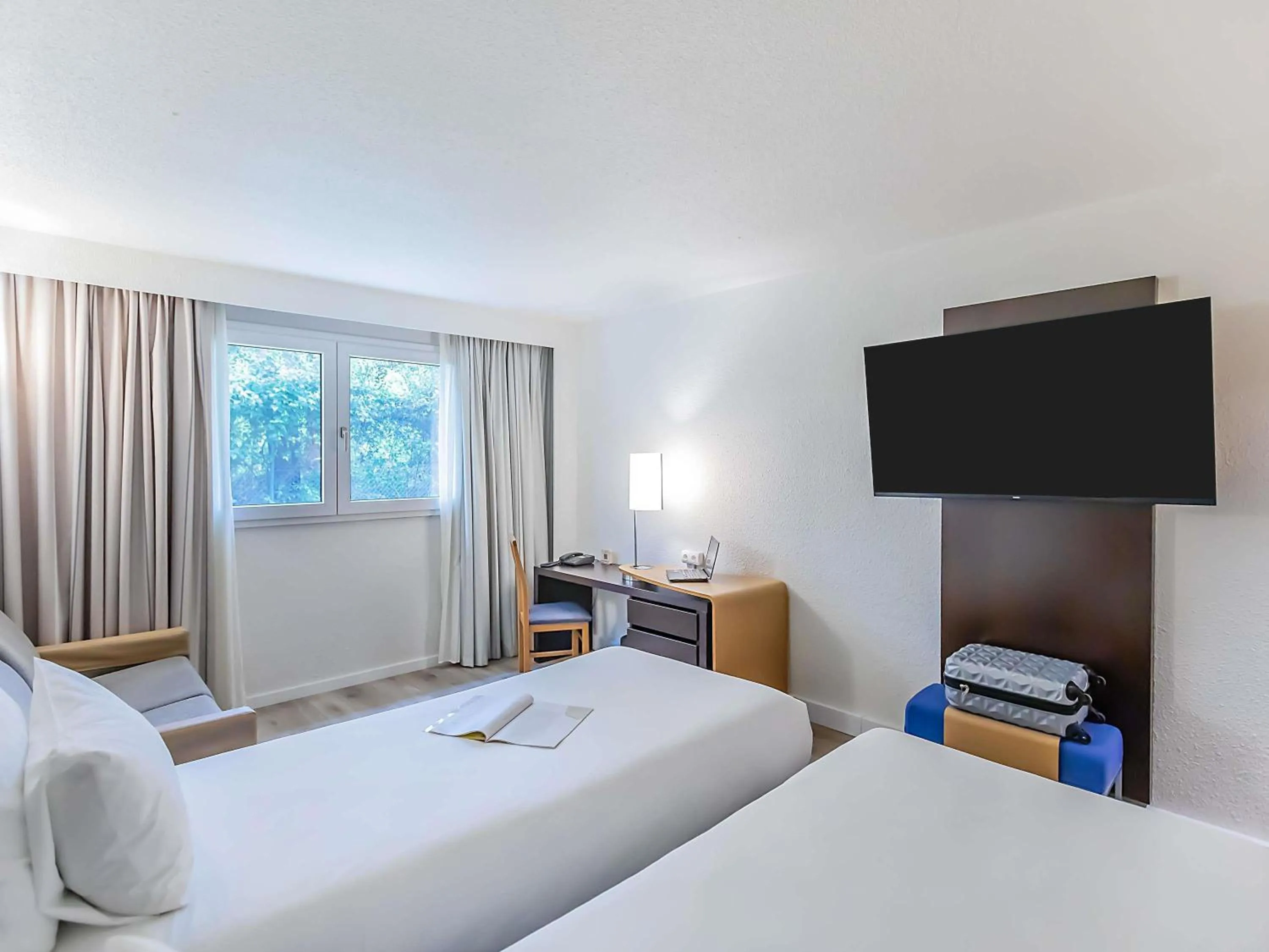 Bedroom, Bed in Novotel Setubal