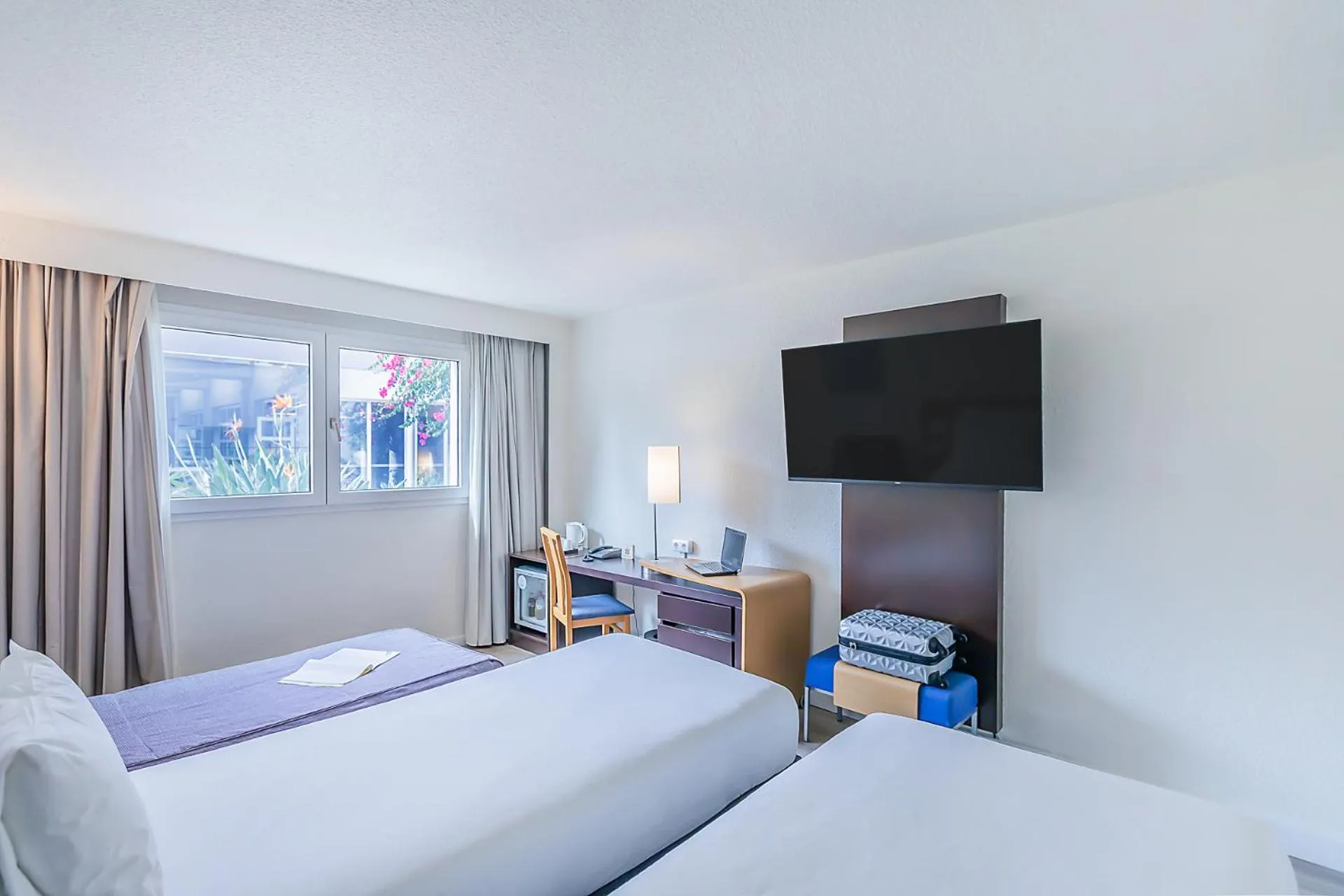 Bed in Novotel Setubal