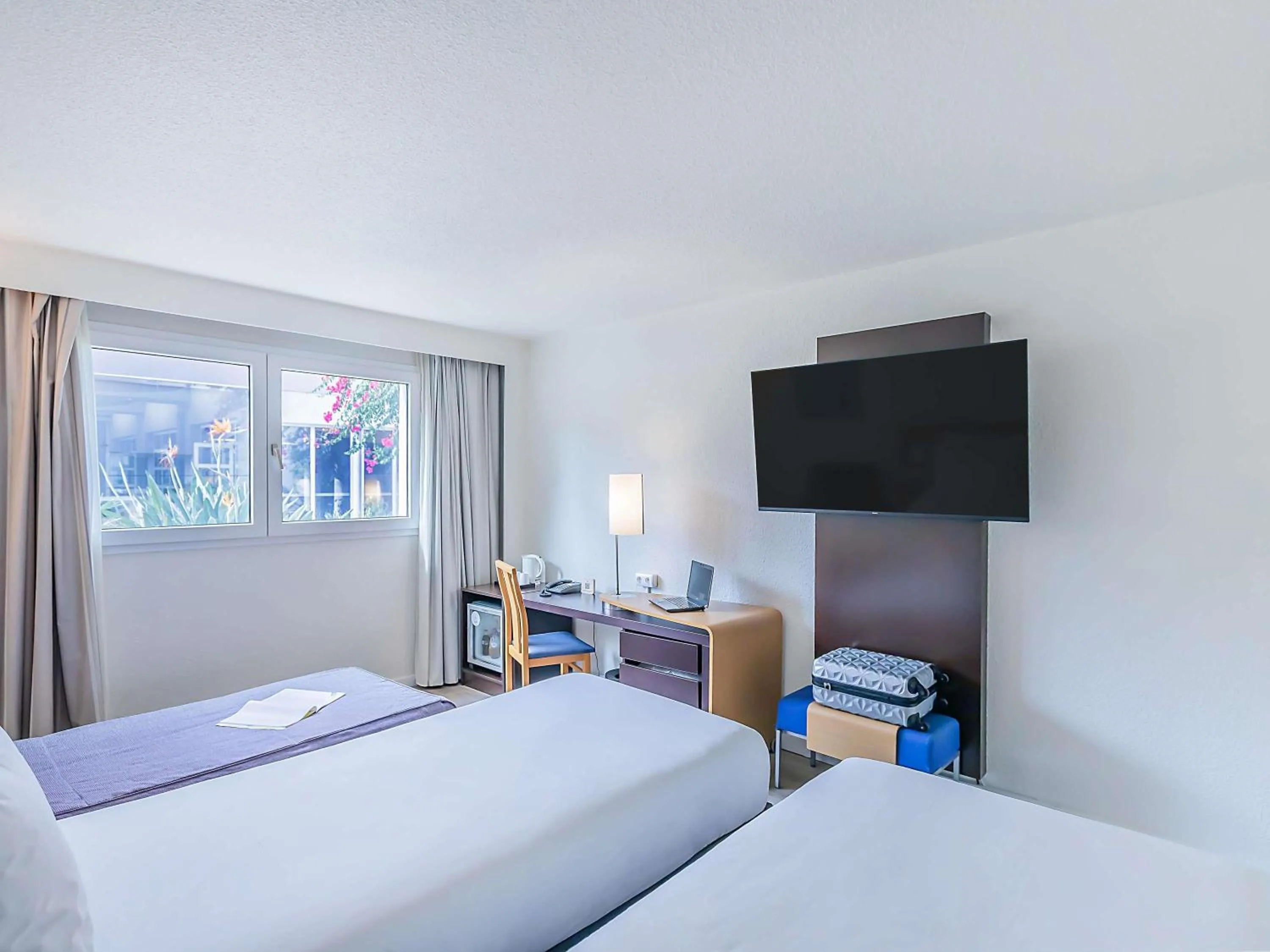 Bedroom, Bed in Novotel Setubal