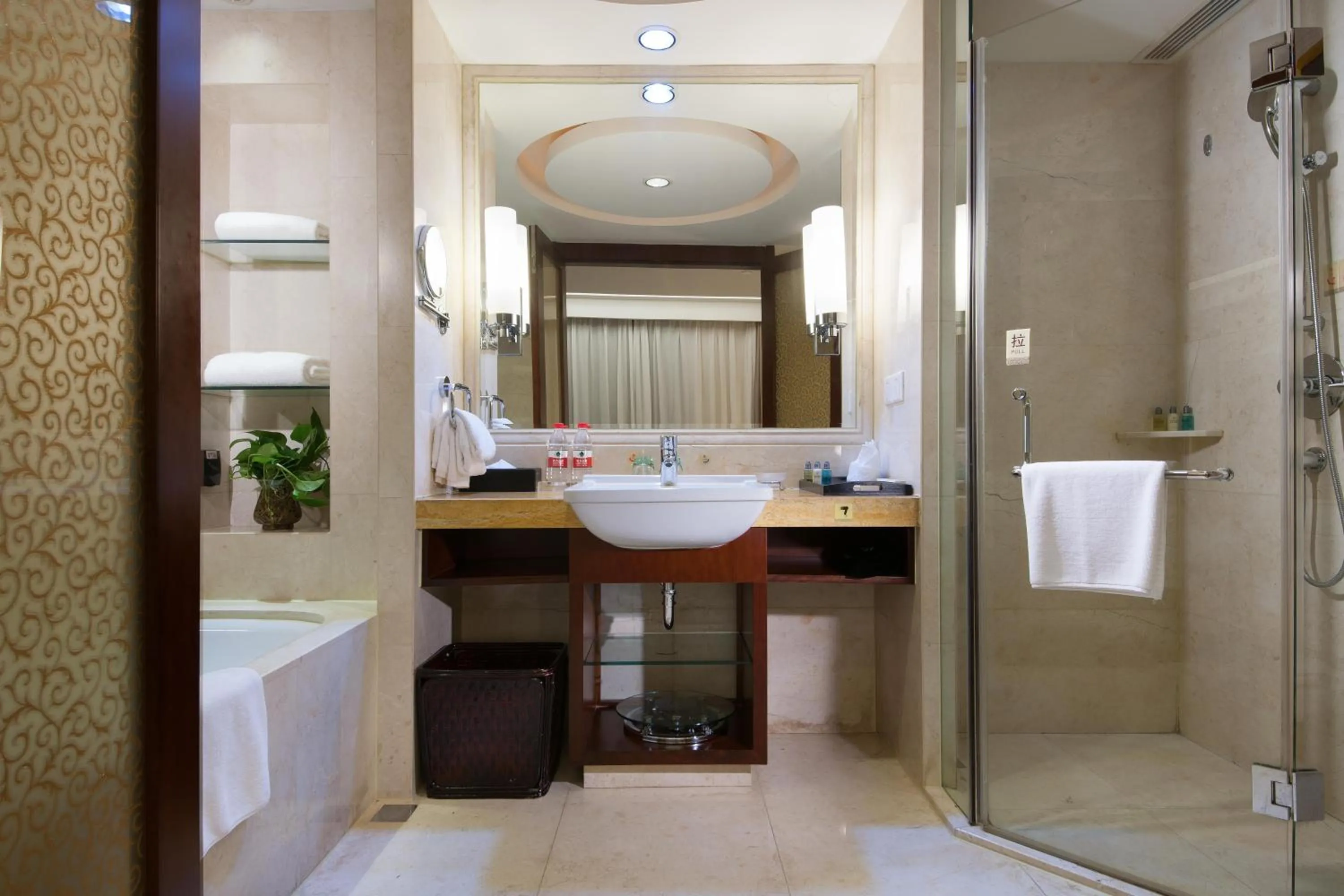 Shower in Shanghai Yuehua Hotel