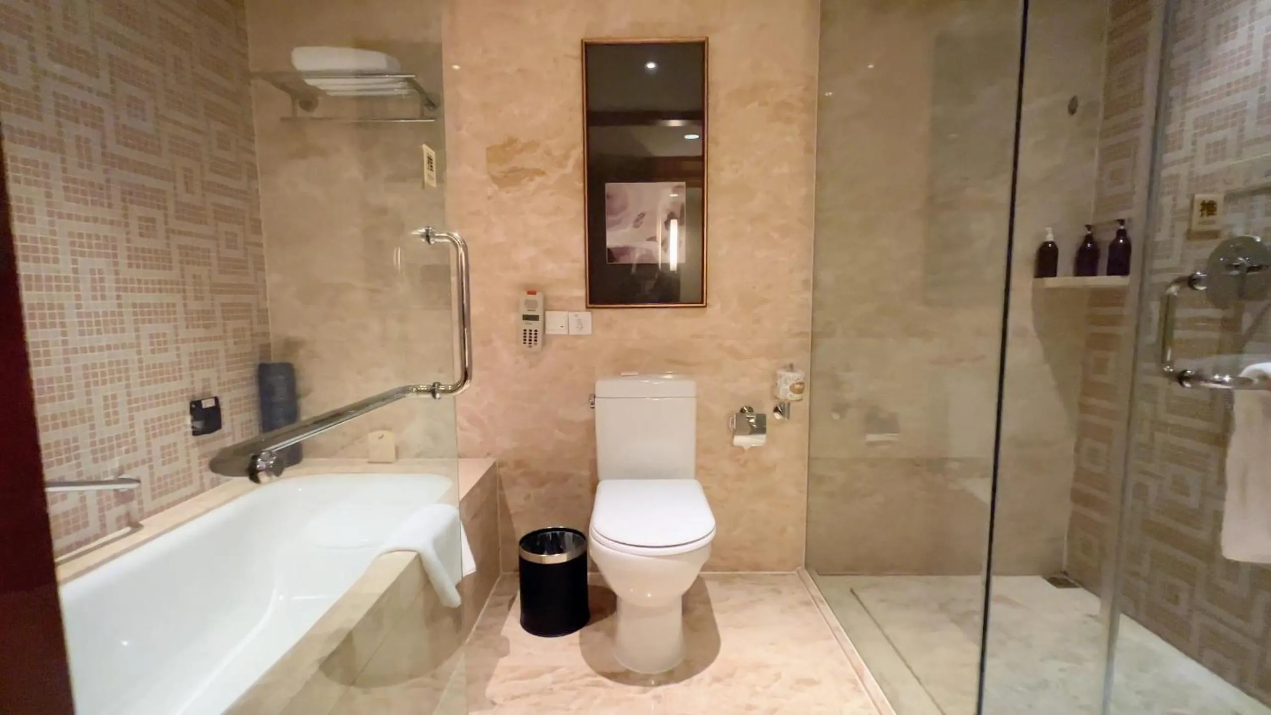 Shower in Shanghai Yuehua Hotel