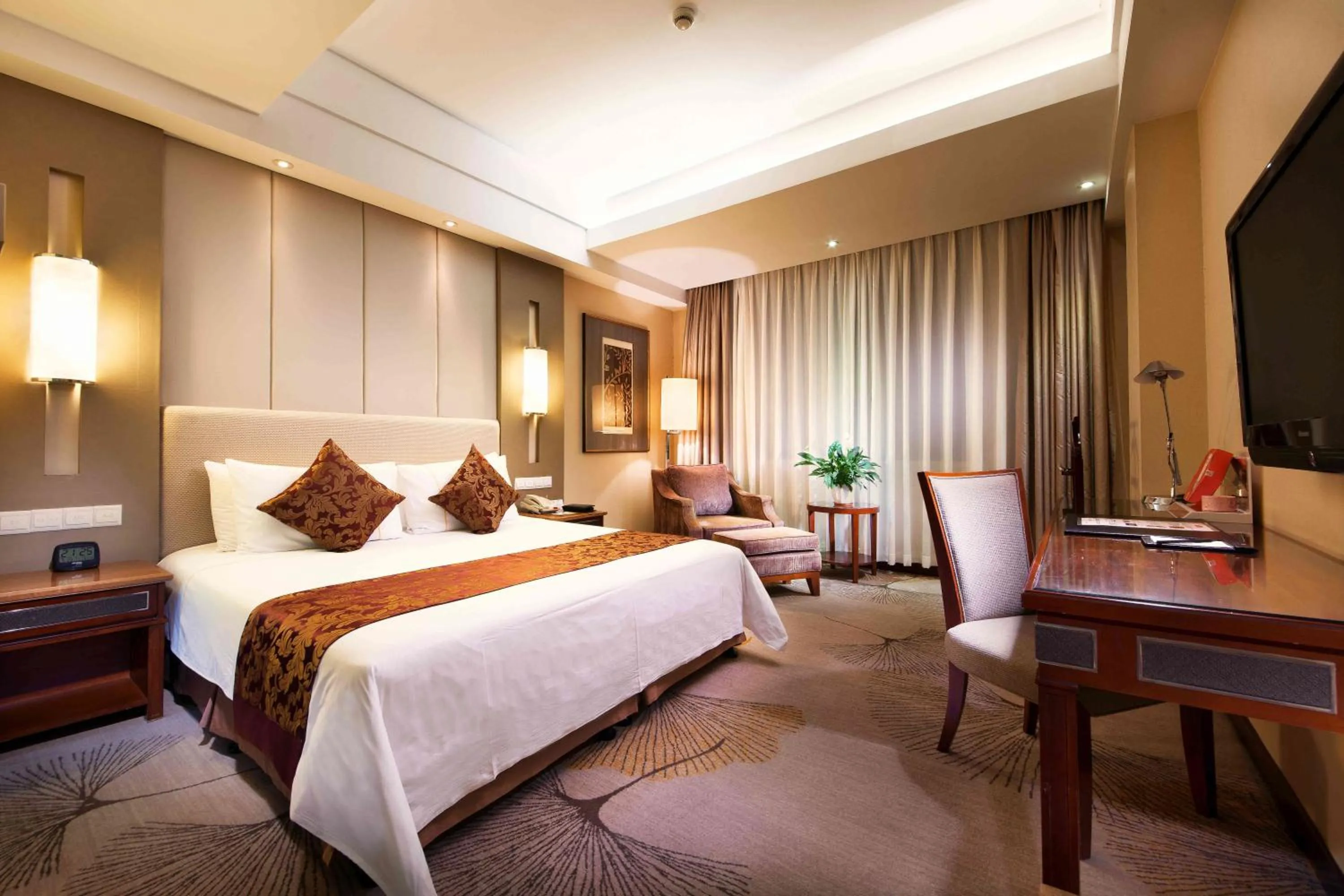 Photo of the whole room, Bed in Shanghai Yuehua Hotel